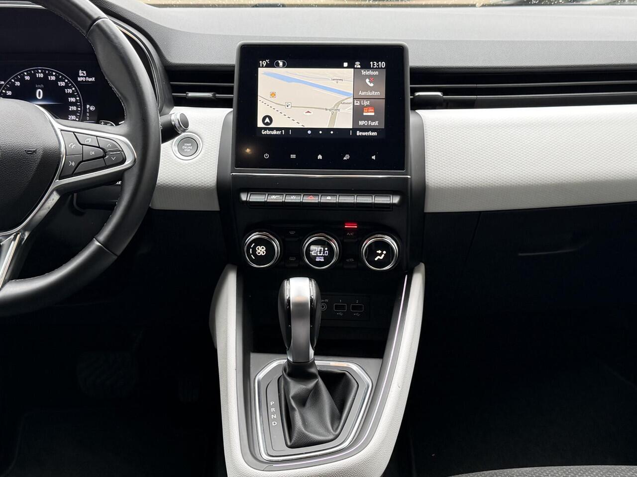 Renault CLIO 1.3 TCe Intens | Trekhaak | Navigatie | Achteruitrijcamera | Climate Control | Key-less | DAB | Lichtmetaal | Parkeersensoren |