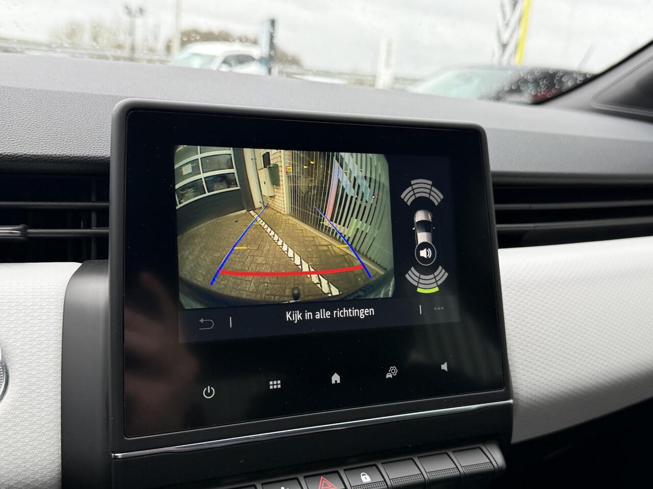 Renault CLIO 1.3 TCe Intens | Trekhaak | Navigatie | Achteruitrijcamera | Climate Control | Key-less | DAB | Lichtmetaal | Parkeersensoren |