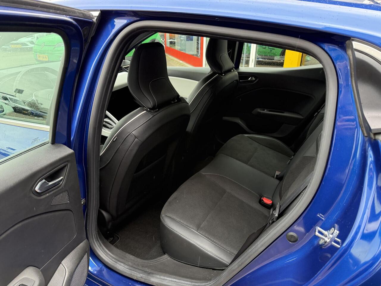 Renault CLIO 1.3 TCe Intens | Trekhaak | Navigatie | Achteruitrijcamera | Climate Control | Key-less | DAB | Lichtmetaal | Parkeersensoren |