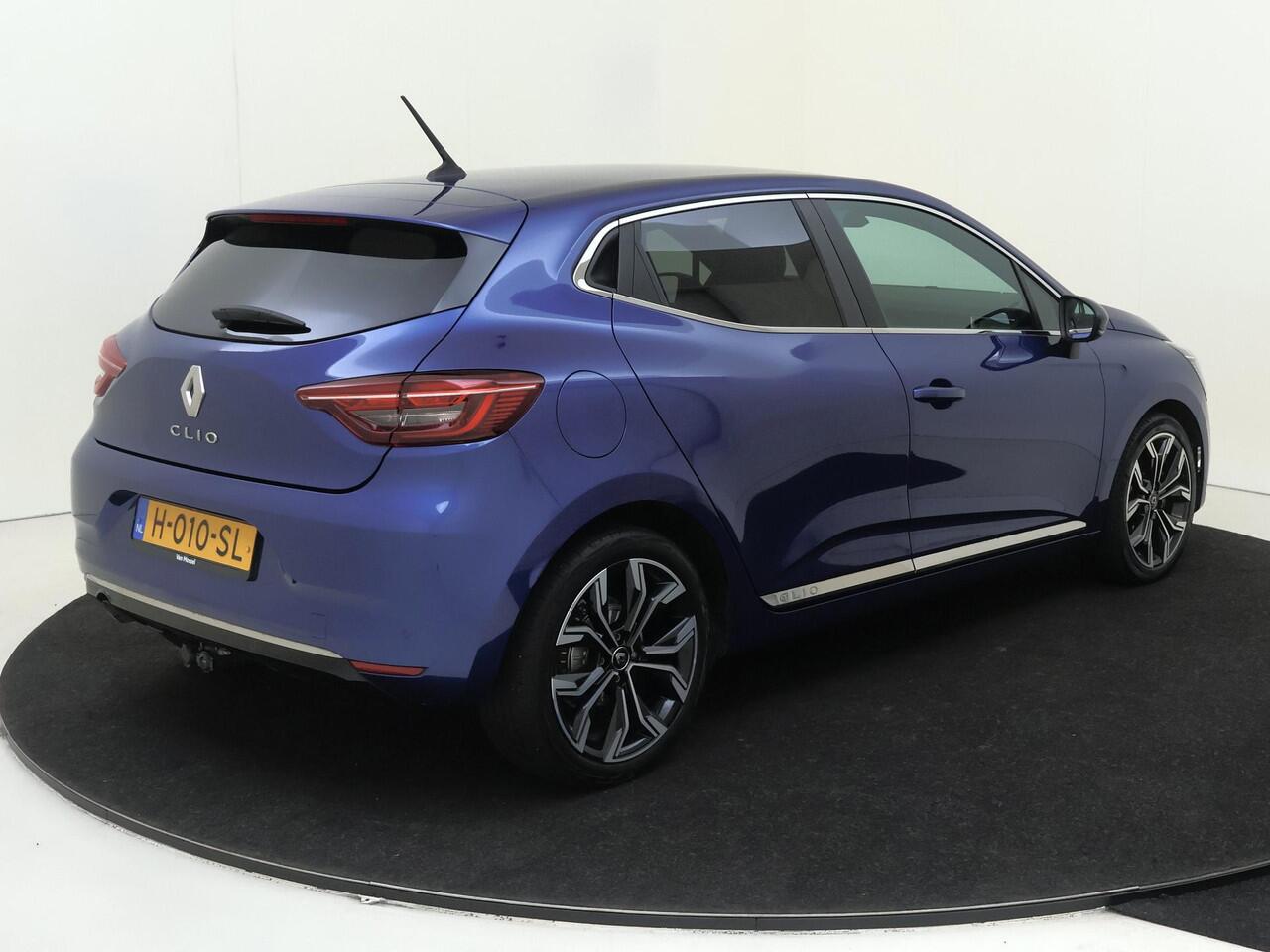 Renault CLIO 1.3 TCe Intens | Apple Carplay/Android Auto | Autonomous Emergency Braking | cruise control | kunstlederen bekleding | LED koplampen | lichtmetalen velgen 17"| rijstrooksensor met correctie | premium kleur