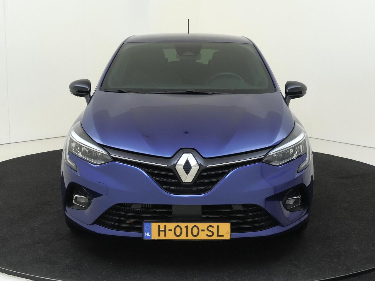 Renault CLIO 1.3 TCe Intens | Apple Carplay/Android Auto | Autonomous Emergency Braking | cruise control | kunstlederen bekleding | LED koplampen | lichtmetalen velgen 17"| rijstrooksensor met correctie | premium kleur