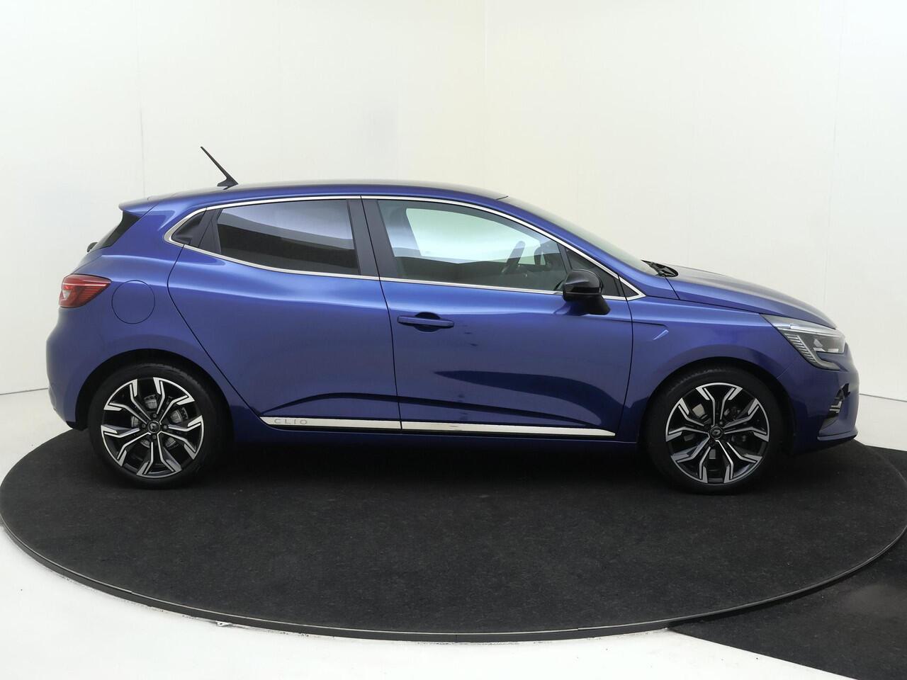 Renault CLIO 1.3 TCe Intens | Apple Carplay/Android Auto | Autonomous Emergency Braking | cruise control | kunstlederen bekleding | LED koplampen | lichtmetalen velgen 17"| rijstrooksensor met correctie | premium kleur