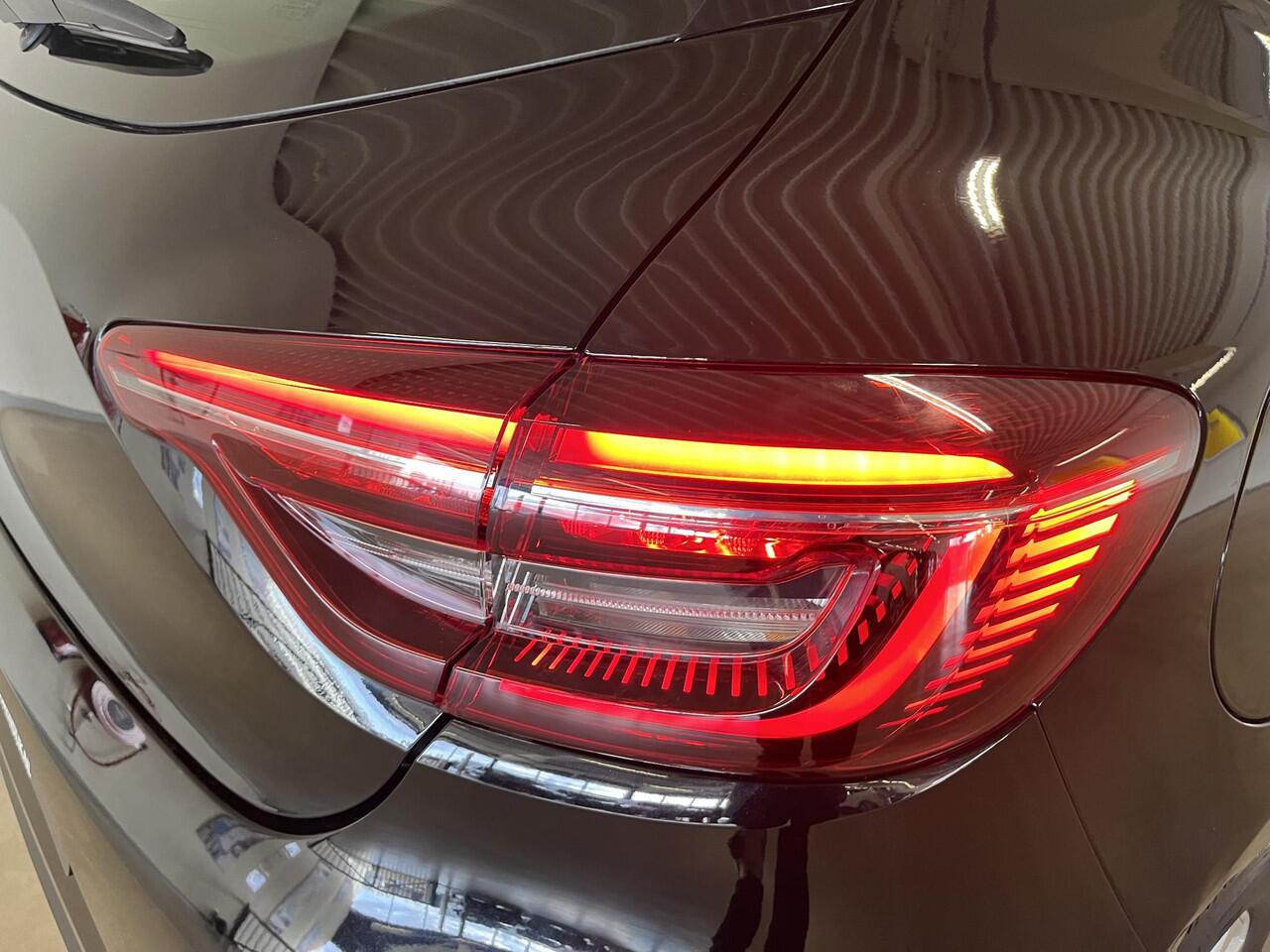 Renault CLIO Tce 90 GPF Intens APPLE CARPLAY ANDROID AUTO / CLIMATE CONTROLE / NAVIGATIE / PARKEERSENSOREN / CRUISE CONTROLE.