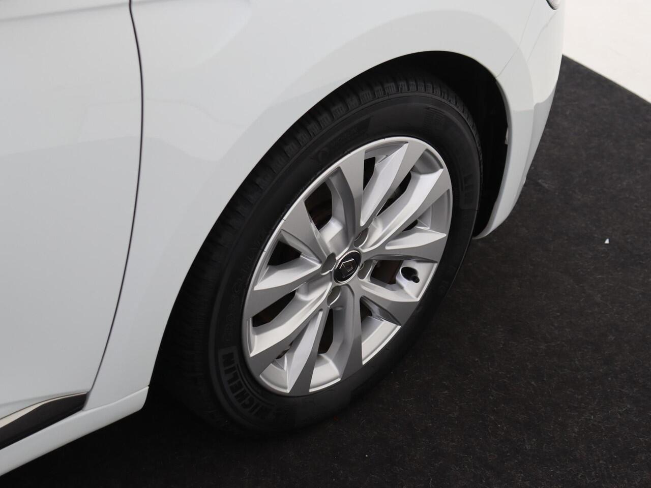 Renault CLIO 1.6 E-Tech Hybrid 140 Intens | Aut. | Climate control | Apple carplay | Parkeersensoren