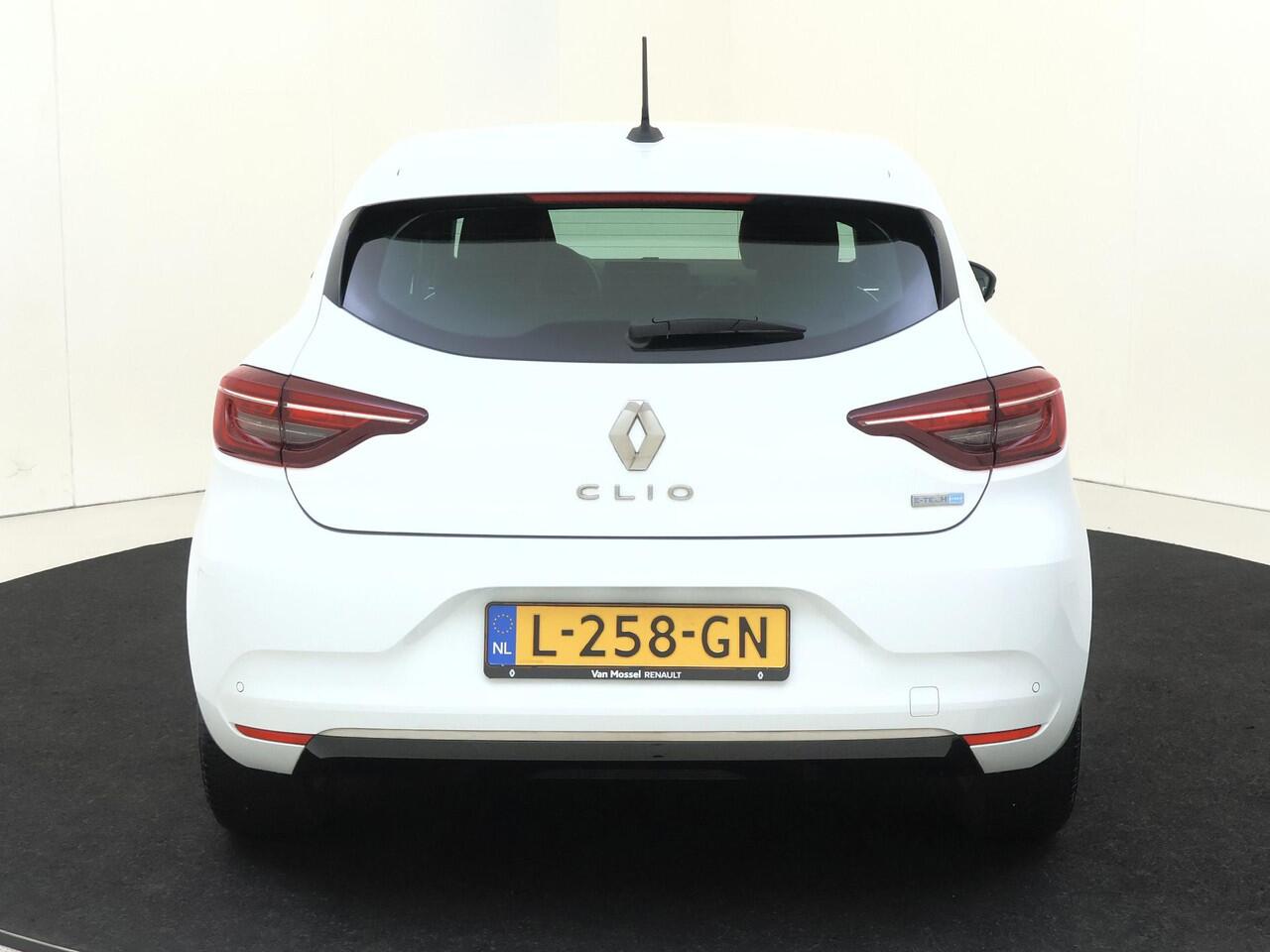 Renault CLIO 1.6 E-Tech Hybrid 140 Intens | Aut. | Climate control | Apple carplay | Parkeersensoren