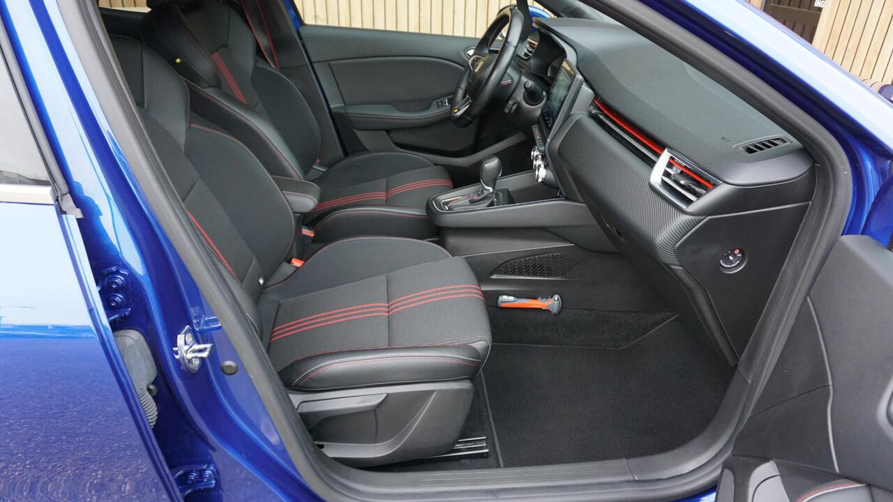 Renault CLIO 1.6 E-Tech Hybrid 140pk R.S. Line Navi 17inch LM Sporstoelen LED *NL auto* IronBlauw Metallic *1e Eigenaar* 68295km!