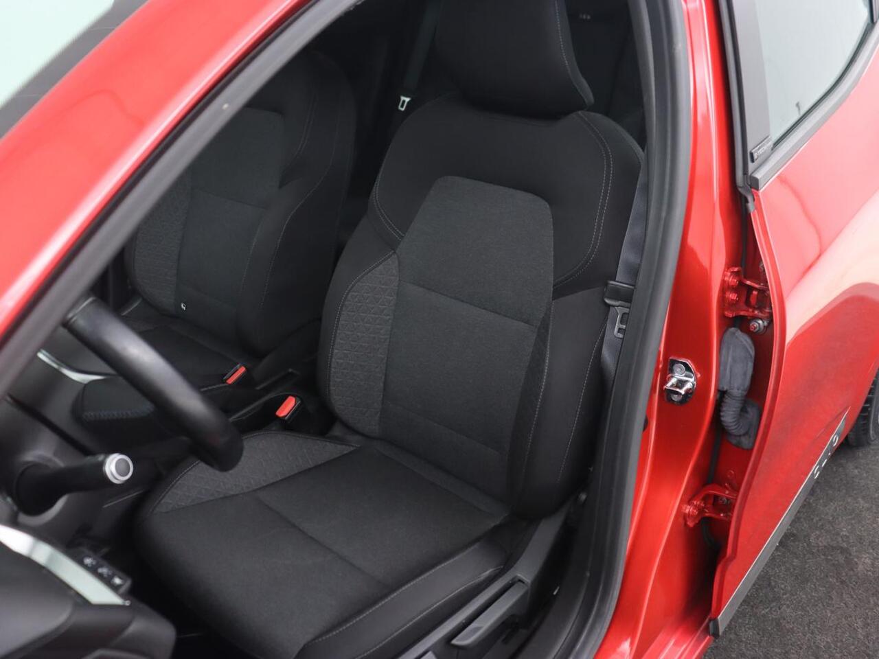 Renault CLIO 1.6 E-Tech Hybrid 140 Business Zen | Camera | Carplay | Navigatie | Full LED | Cruise control | Airco | DAB | Bluetooth