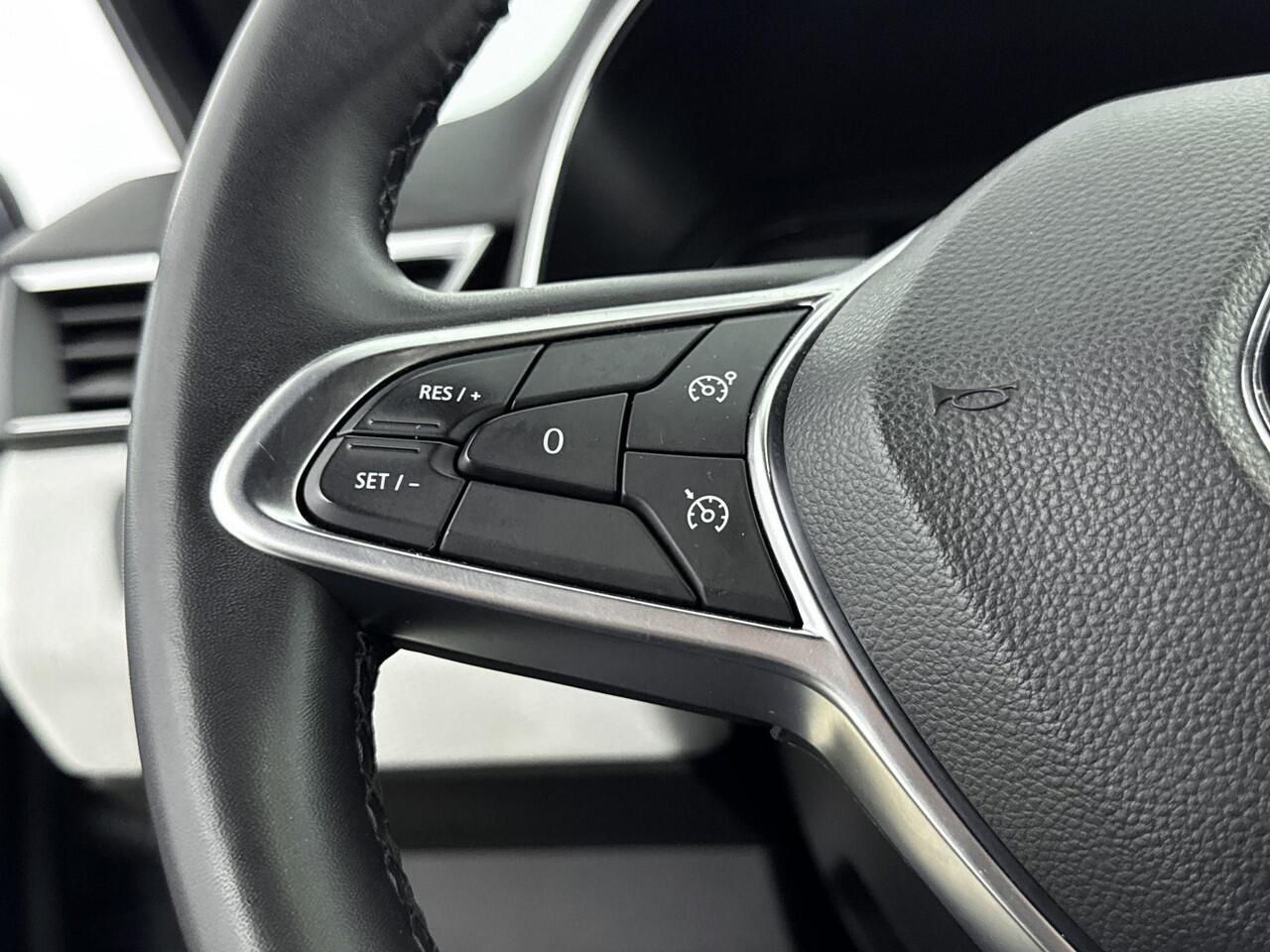 Renault CLIO 1.6 E-Tech Hybrid 140Pk Business Zen | Navigatie | Apple & Android Carplay | Parkeersensoren Achter | Achteruitrijcamera | Cruise Control & Snelheidsbegrenzer | Airco | Licht & Regensensor |