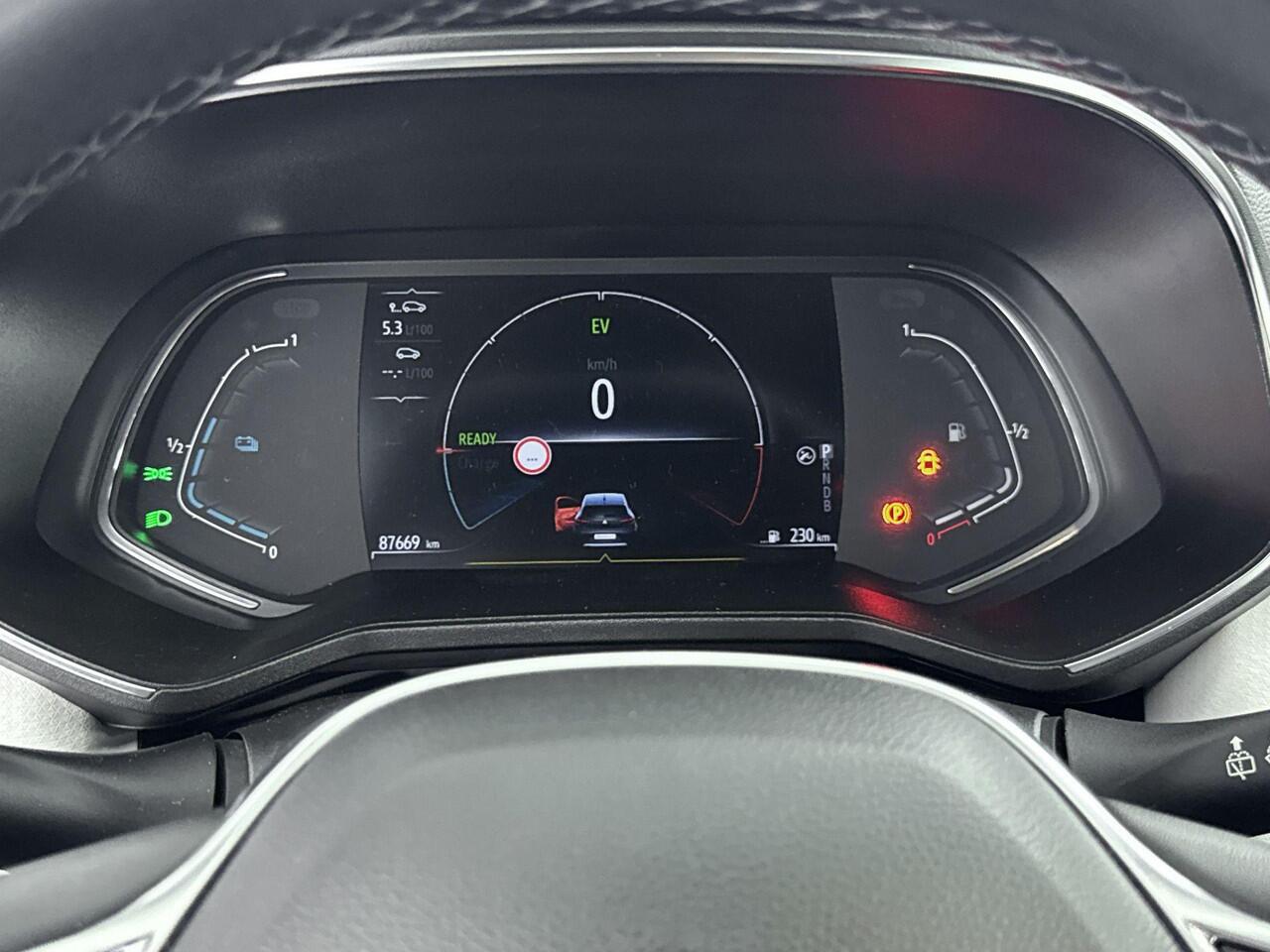 Renault CLIO 1.6 E-Tech Hybrid 140Pk Business Zen | Navigatie | Apple & Android Carplay | Parkeersensoren Achter | Achteruitrijcamera | Cruise Control & Snelheidsbegrenzer | Airco | Licht & Regensensor |