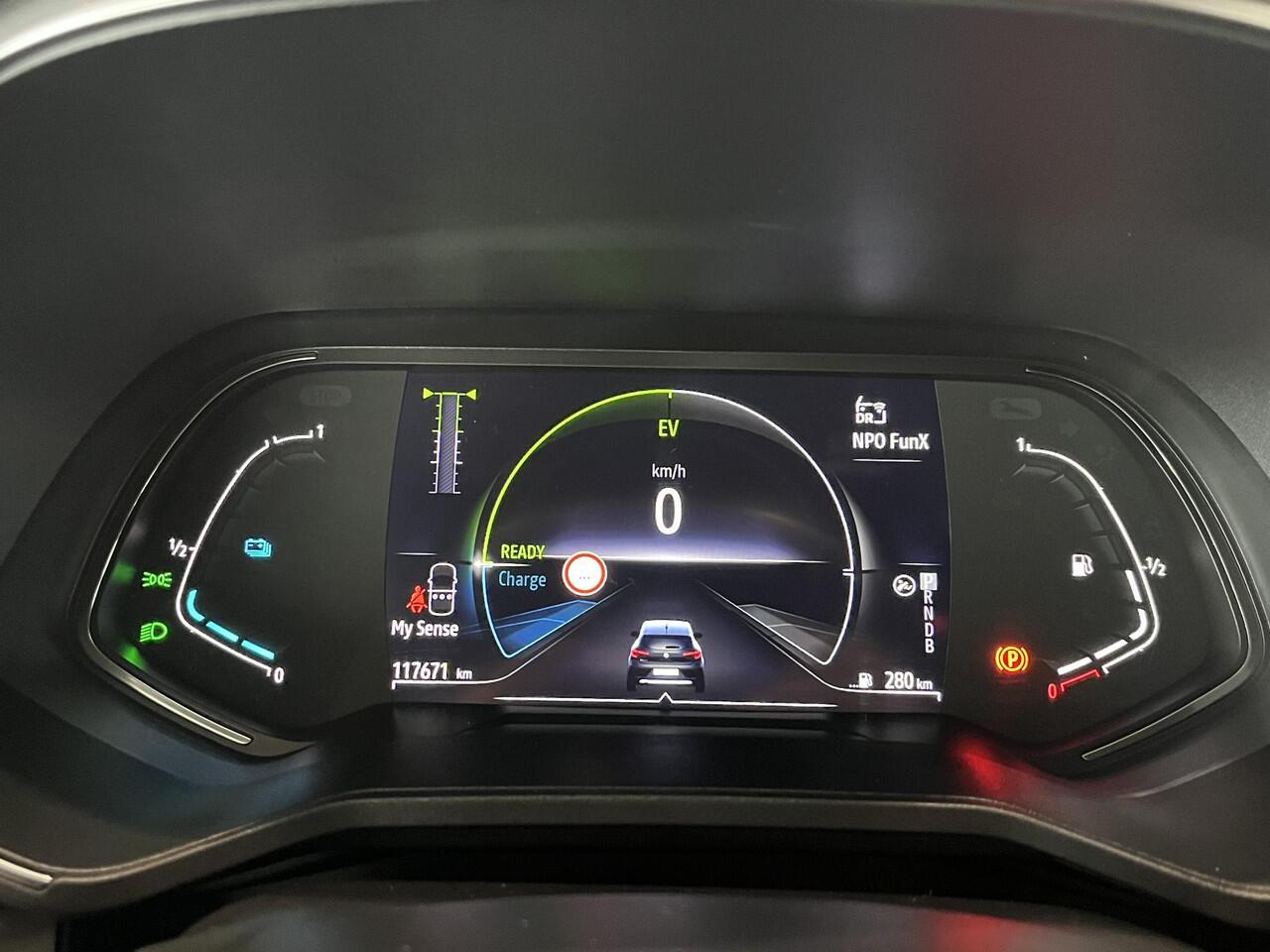 Renault CLIO 1.6 E-Tech Hybrid 140 Initiale Paris | BOSE | Leder | Navigatie | Climate Control | Cruise Control | Stoel- en stuurverwarming | Apple Carplay/Android Auto | 1e eigenaar!