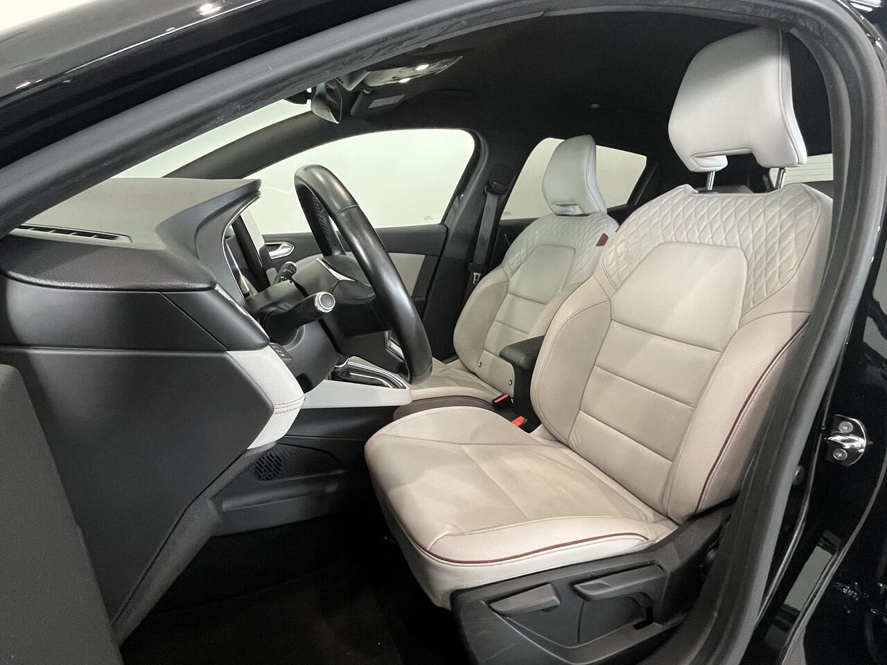 Renault CLIO 1.6 E-Tech Hybrid 140 Initiale Paris | BOSE | Leder | Navigatie | Climate Control | Cruise Control | Stoel- en stuurverwarming | Apple Carplay/Android Auto | 1e eigenaar!