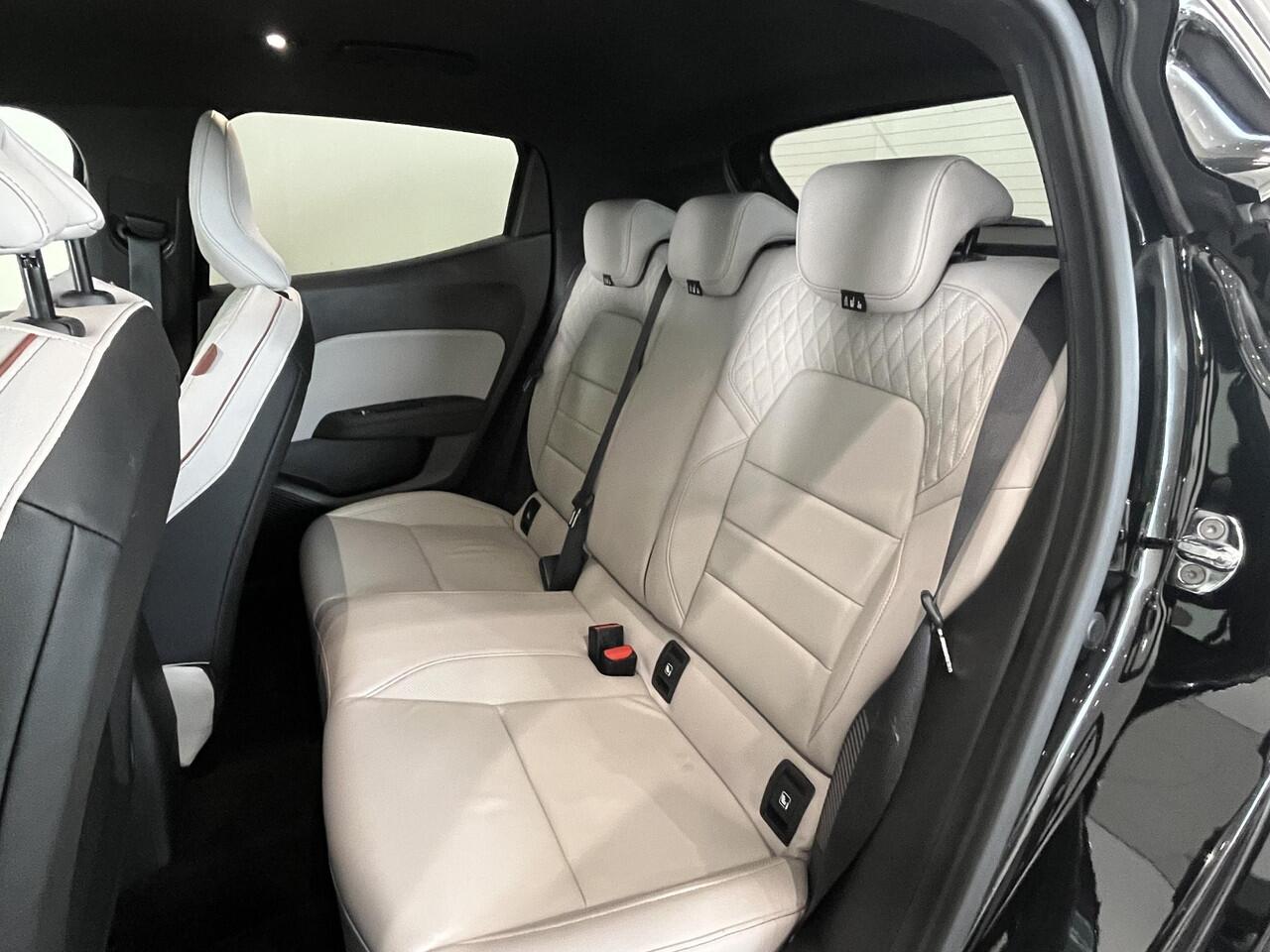 Renault CLIO 1.6 E-Tech Hybrid 140 Initiale Paris | BOSE | Leder | Navigatie | Climate Control | Cruise Control | Stoel- en stuurverwarming | Apple Carplay/Android Auto | 1e eigenaar!