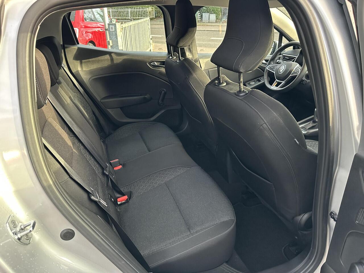 Renault CLIO 1.6 E-Tech Hybrid 140 Business Zen 1eEig|LED|CarPlay|Keyless|Stoelverwarming