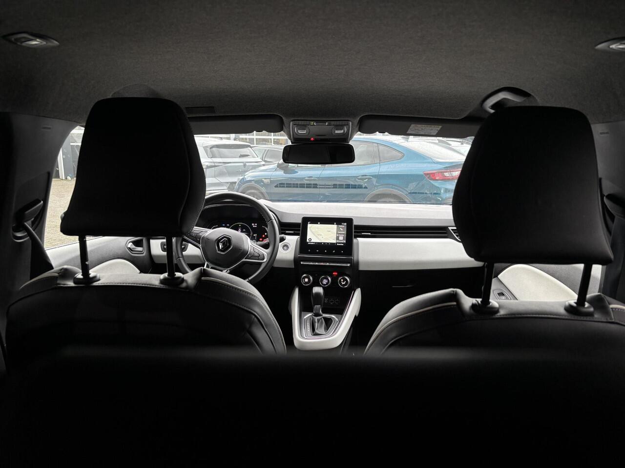 Renault CLIO 1.6 E-Tech Hybrid 145 Techno AUTOMAAT / NAVIGATIE incl. APPLE & ANDROID CARPLAY / CLIMATE CONTROL / PARKEERSENSOREN EN CAMERA / KEYLESS ENTRY