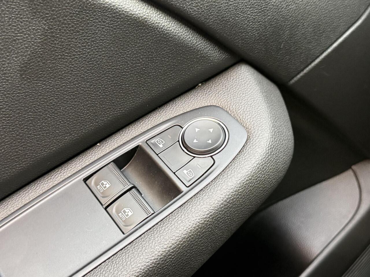 Renault CLIO 1.0 TCe Zen | NAP | Eerste eigenaar | 100% dlr onderhouden | DAB | LED | Airco | Cruise Control | Parkeersensoren | Lichtmetaal |