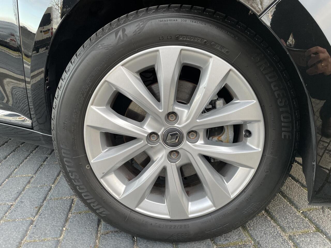 Renault CLIO 1.6 E-Tech Hybrid 145 Techno AUTOMAAT / NAVIGATIE incl. APPLE & ANDROID CARPLAY / CLIMATE CONTROL / PARKEERSENSOREN EN CAMERA / KEYLESS ENTRY