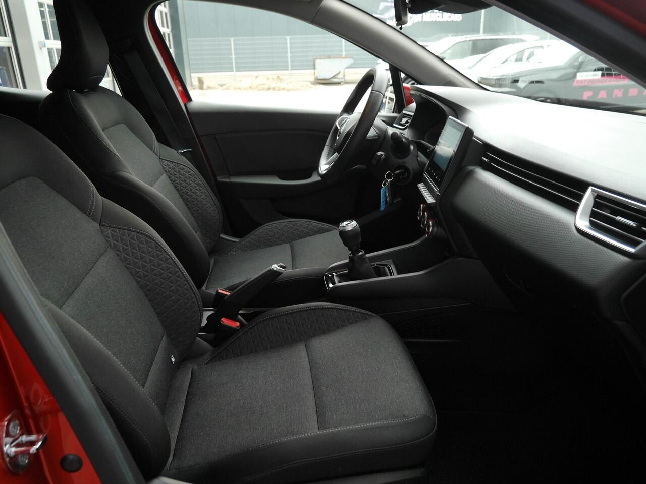 Renault CLIO 1.0 TCe Zen | Lage km.stand | Trekhaak | Airco | Led verlichting | Cruise control | Achteruitrijcamera | Elektrische ramen voor | 5 deurs