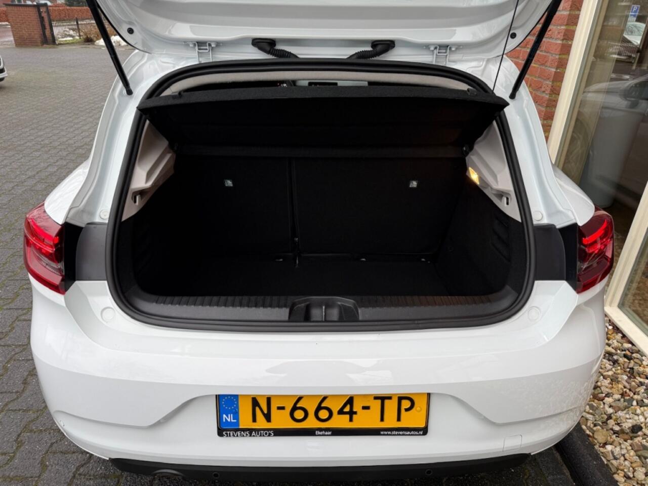 Renault CLIO 1.0 TCe Zen RIJKLAAR / NAVI / PDC / AIRCO / CRUISE / CARPLAY / A