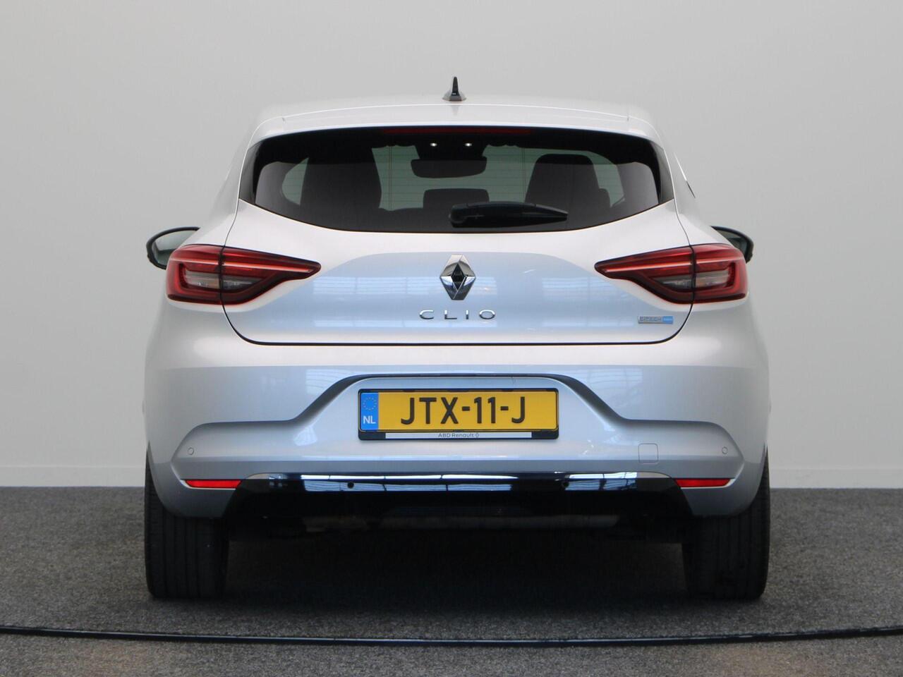 Renault CLIO E-Tech Hybrid 140pk Initiale Paris | Lederen bekleding | BOSE | Stoel- en stuurwielverwarming |