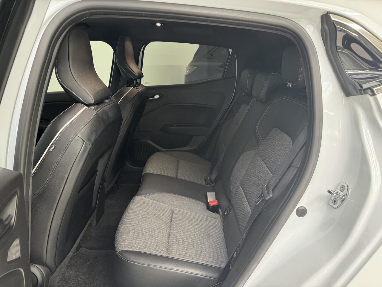 Renault CLIO 1.0 TCe 90 Techno | All-Season Banden | Navigatie | PDC V + A | Achteruitrijcamera | Lichtmetalen Velgen 17'' |