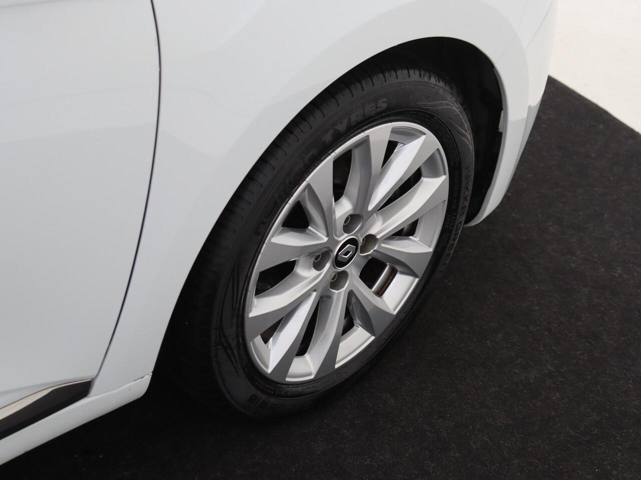 Renault CLIO 1.6 E-Tech Hybrid 140 PK Intens Climate Control Stoelverwarming | Camera | Mediascherm | Parkeersensoren