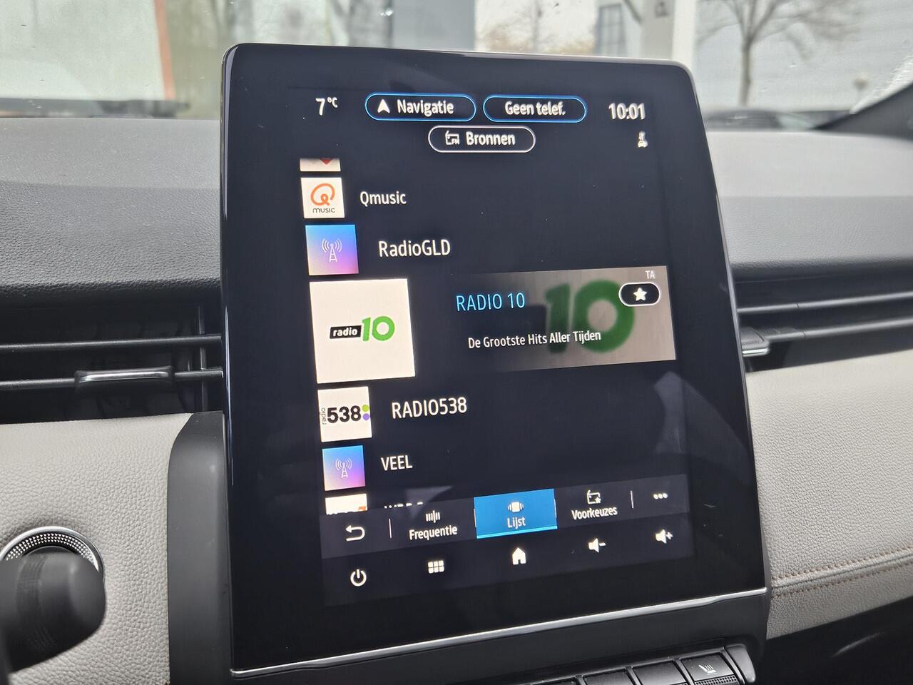 Renault CLIO E-Tech Hybrid 140PK Initiale Paris / BOSE Premium Audio / Lederen Bekleding / Stoel & Stuurverwarming / Apple Carplay & Android Auto / All Season Banden / Trekhaak / Navigatie / Achteruitrijcamera /