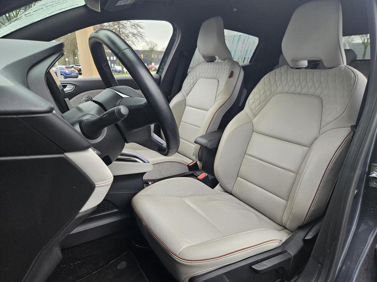 Renault CLIO E-Tech Hybrid 140PK Initiale Paris / BOSE Premium Audio / Lederen Bekleding / Stoel & Stuurverwarming / Apple Carplay & Android Auto / All Season Banden / Trekhaak / Navigatie / Achteruitrijcamera /