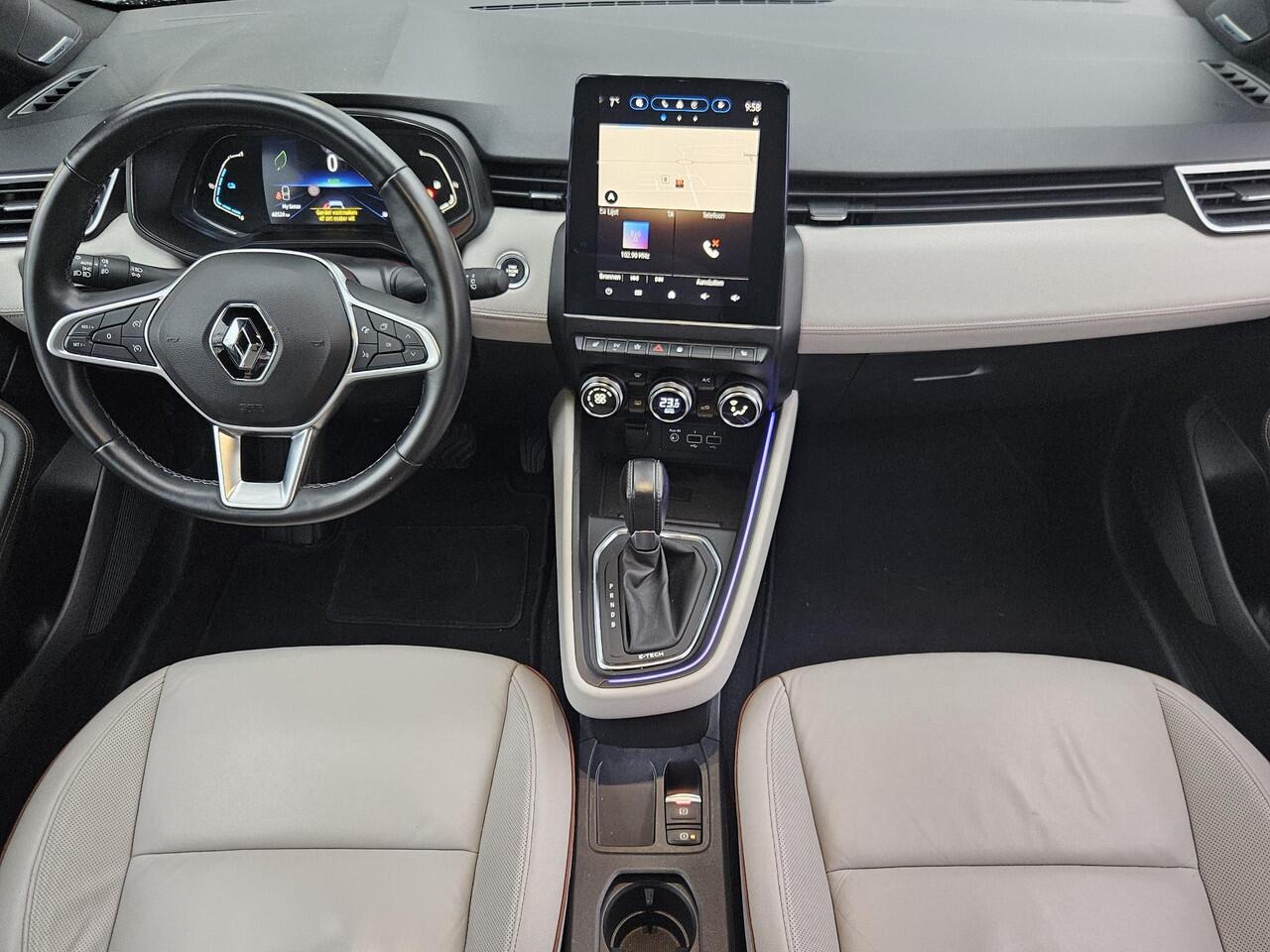 Renault CLIO E-Tech Hybrid 140PK Initiale Paris / BOSE Premium Audio / Lederen Bekleding / Stoel & Stuurverwarming / Apple Carplay & Android Auto / All Season Banden / Trekhaak / Navigatie / Achteruitrijcamera /