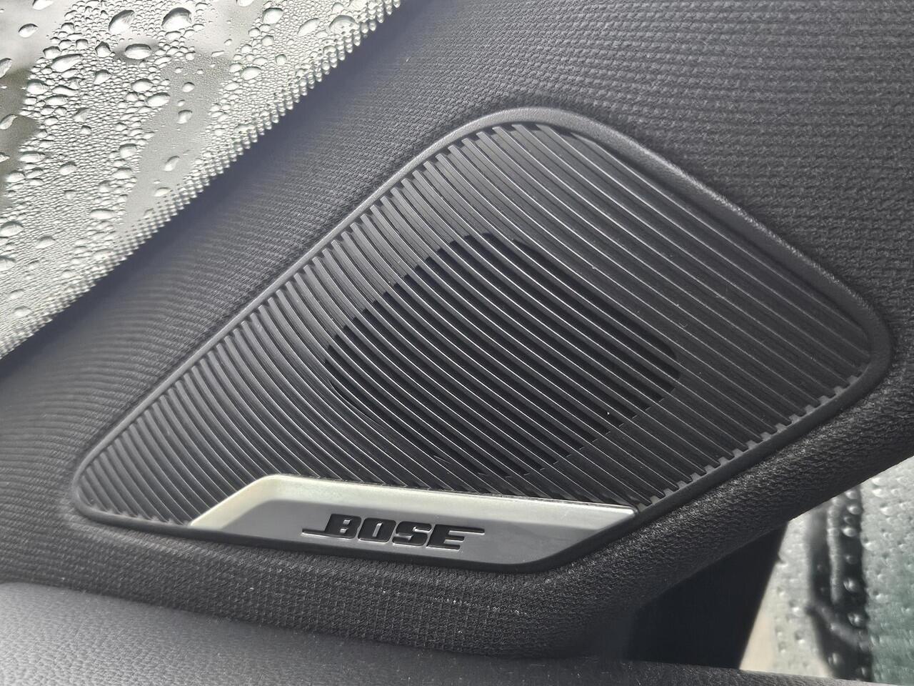 Renault CLIO E-Tech Hybrid 140PK Initiale Paris / BOSE Premium Audio / Lederen Bekleding / Stoel & Stuurverwarming / Apple Carplay & Android Auto / All Season Banden / Trekhaak / Navigatie / Achteruitrijcamera /