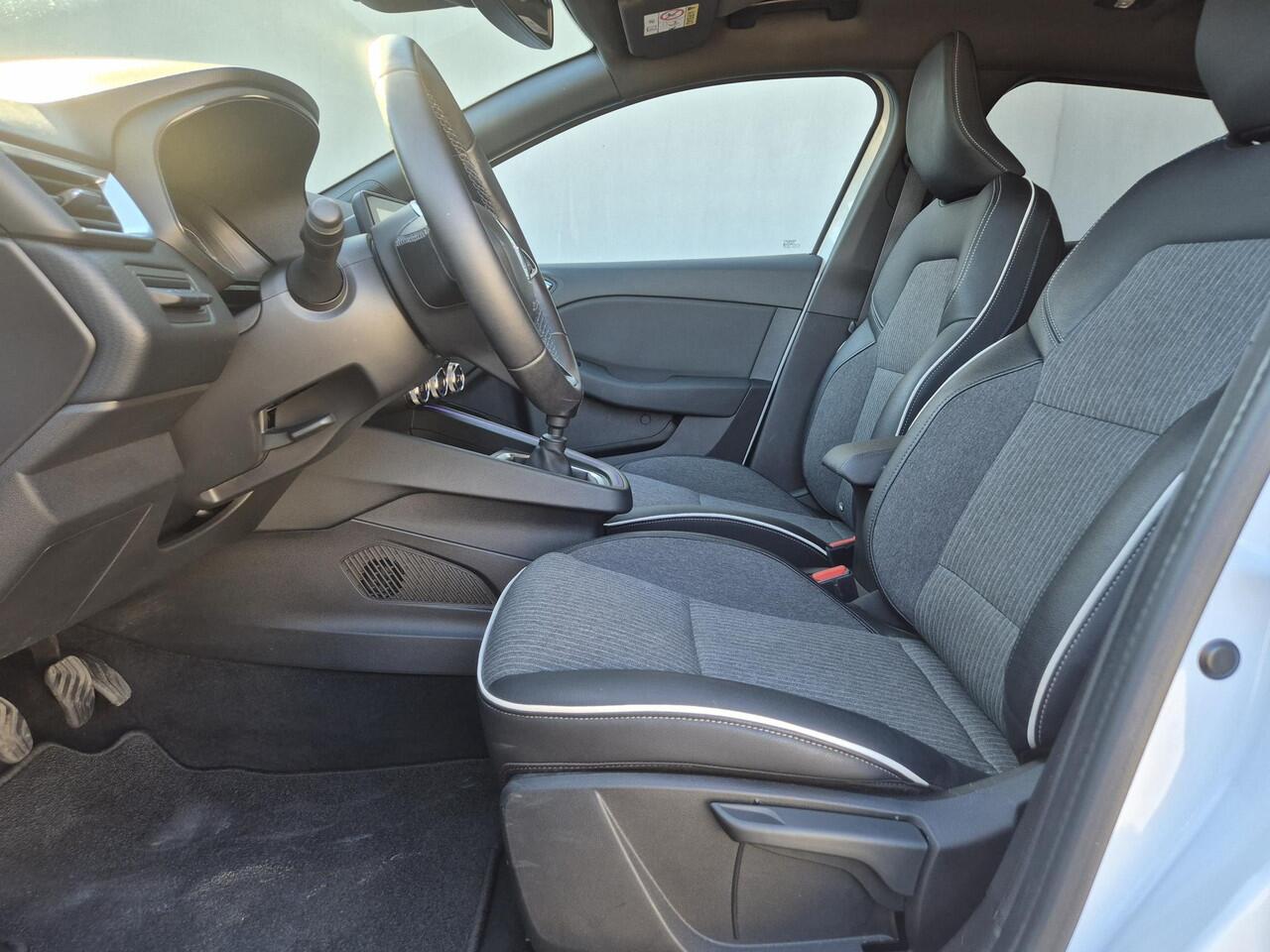 Renault CLIO 1.0 TCe 90 Techno / All season banden / draadloze telefoonlader / Achteruitrijcamera / Cruise control / Apple Carplay Android Auto / Keyless Entry/Start / Climate control / Parkeersensoren voor en achter /