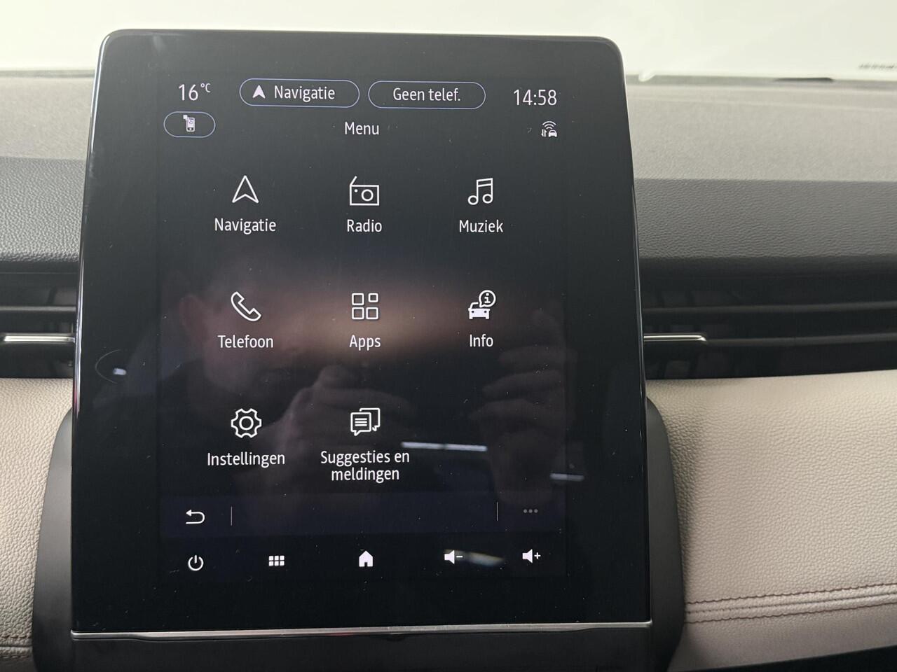 Renault CLIO 1.6 E-Tech Hybrid 140 Initiale Paris | Leder | BOSE-Audiosysteem | Stoelverwarming | Navigatie | Achteruitrijcamera |