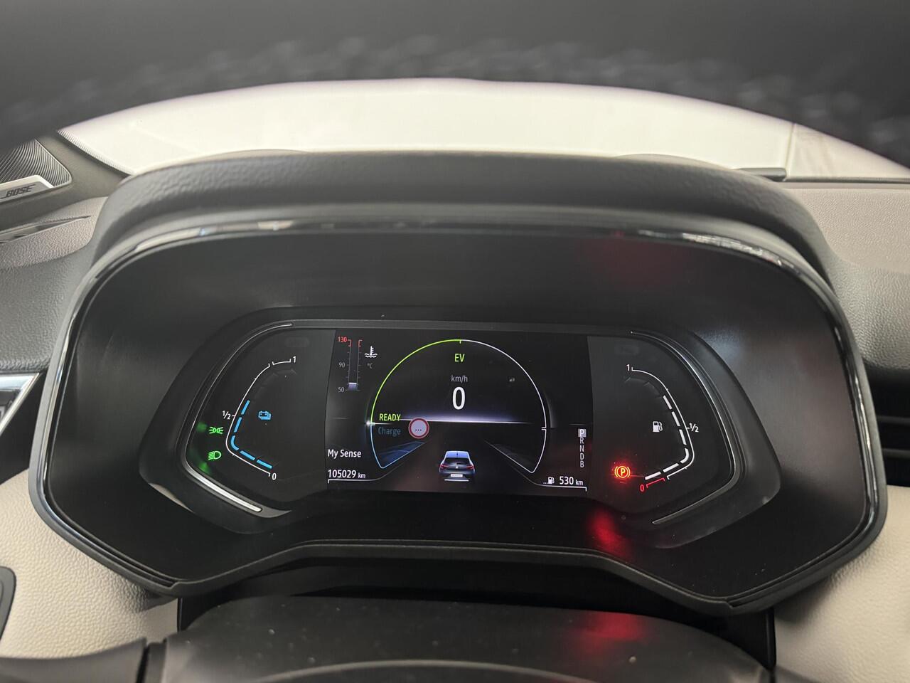 Renault CLIO 1.6 E-Tech Hybrid 140 Initiale Paris | Leder | BOSE-Audiosysteem | Stoelverwarming | Navigatie | Achteruitrijcamera |