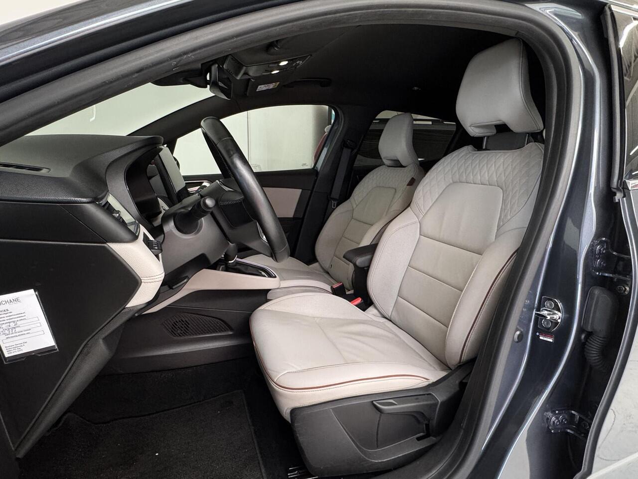 Renault CLIO 1.6 E-Tech Hybrid 140 Initiale Paris | Leder | BOSE-Audiosysteem | Stoelverwarming | Navigatie | Achteruitrijcamera |