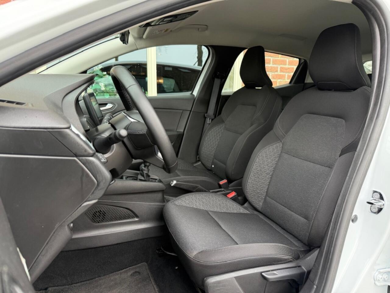 Renault CLIO 1.0 TCe Zen RIJKLAAR / NAVI / PDC / AIRCO / CRUISE / CARPLAY / A
