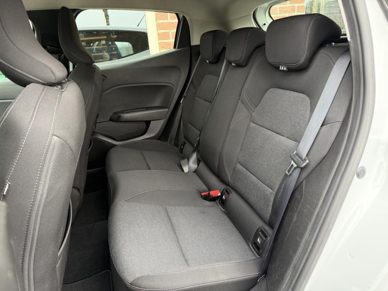 Renault CLIO 1.0 TCe Zen RIJKLAAR / NAVI / PDC / AIRCO / CRUISE / CARPLAY / A