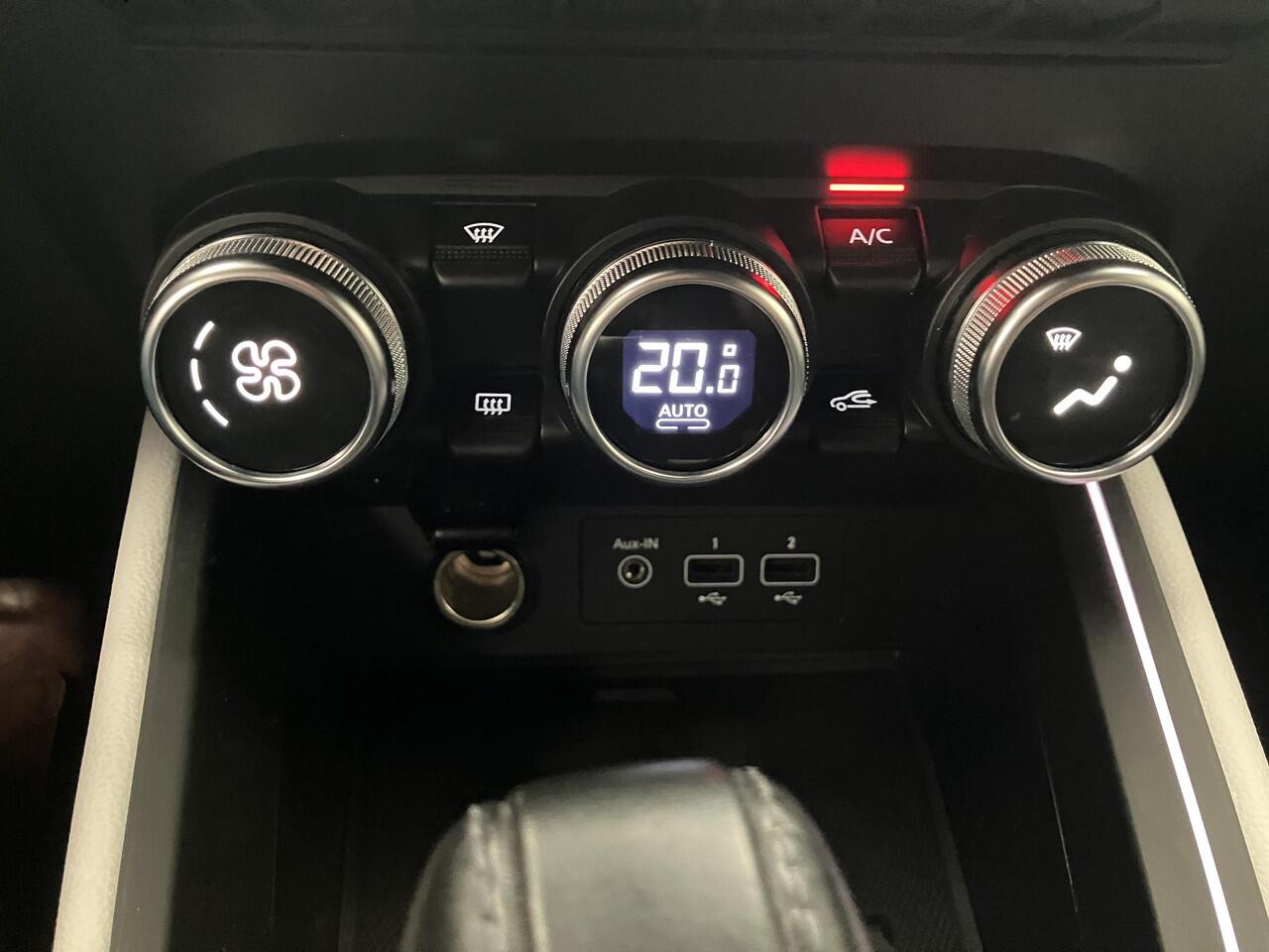 Renault CLIO 1.6 E-Tech Hybrid 145 Techno / NL auto / Navigatie / Half Lederen Bekleding / Climate Control / Cruise Control / Camera /