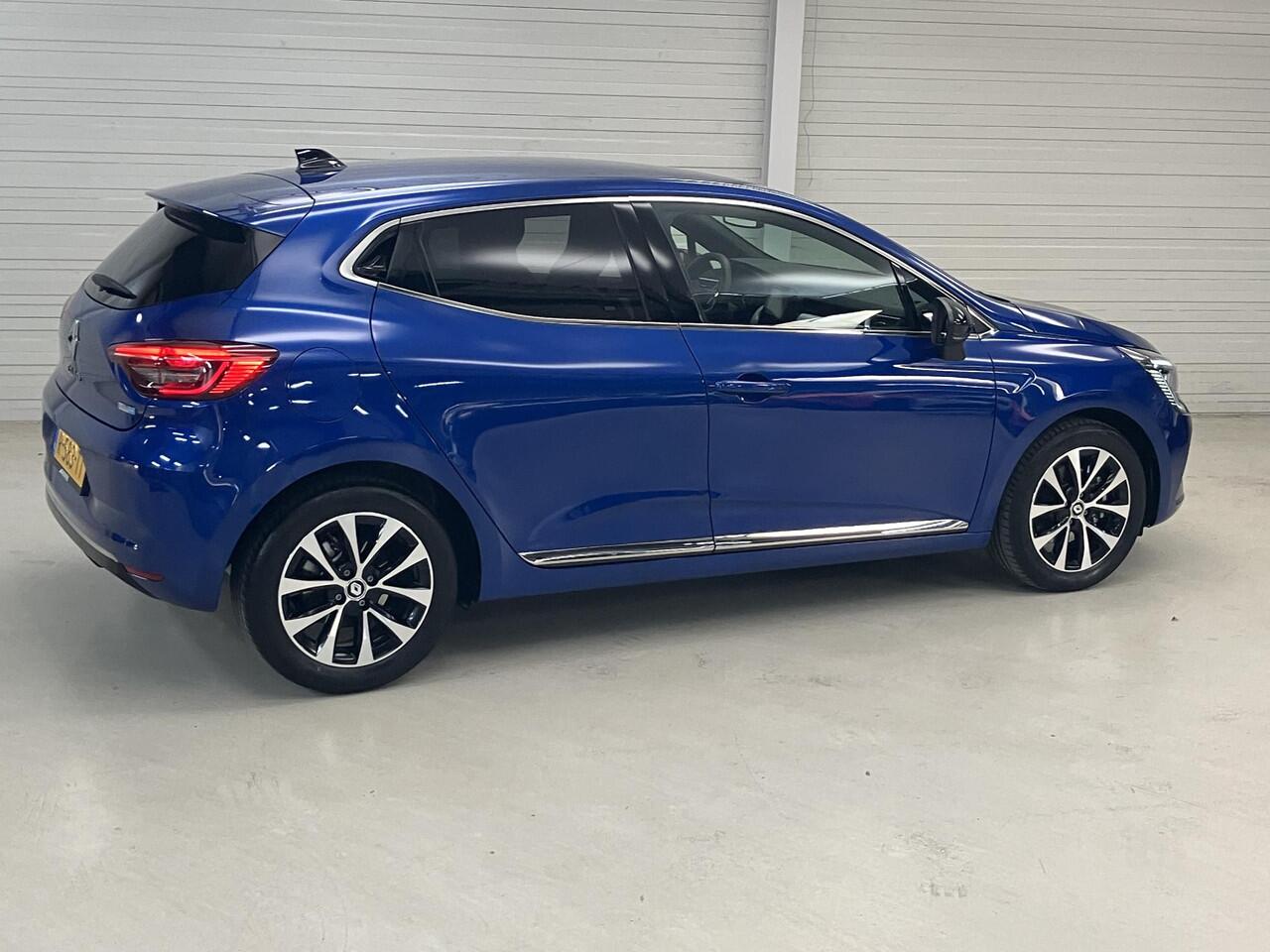 Renault CLIO 1.6 E-Tech Hybrid 145 Techno / NL auto / Navigatie / Half Lederen Bekleding / Climate Control / Cruise Control / Camera /