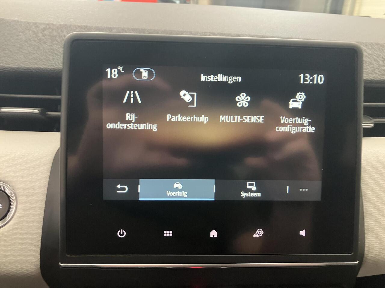 Renault CLIO 1.6 E-Tech Hybrid 145 Techno / NL auto / Navigatie / Half Lederen Bekleding / Climate Control / Cruise Control / Camera /
