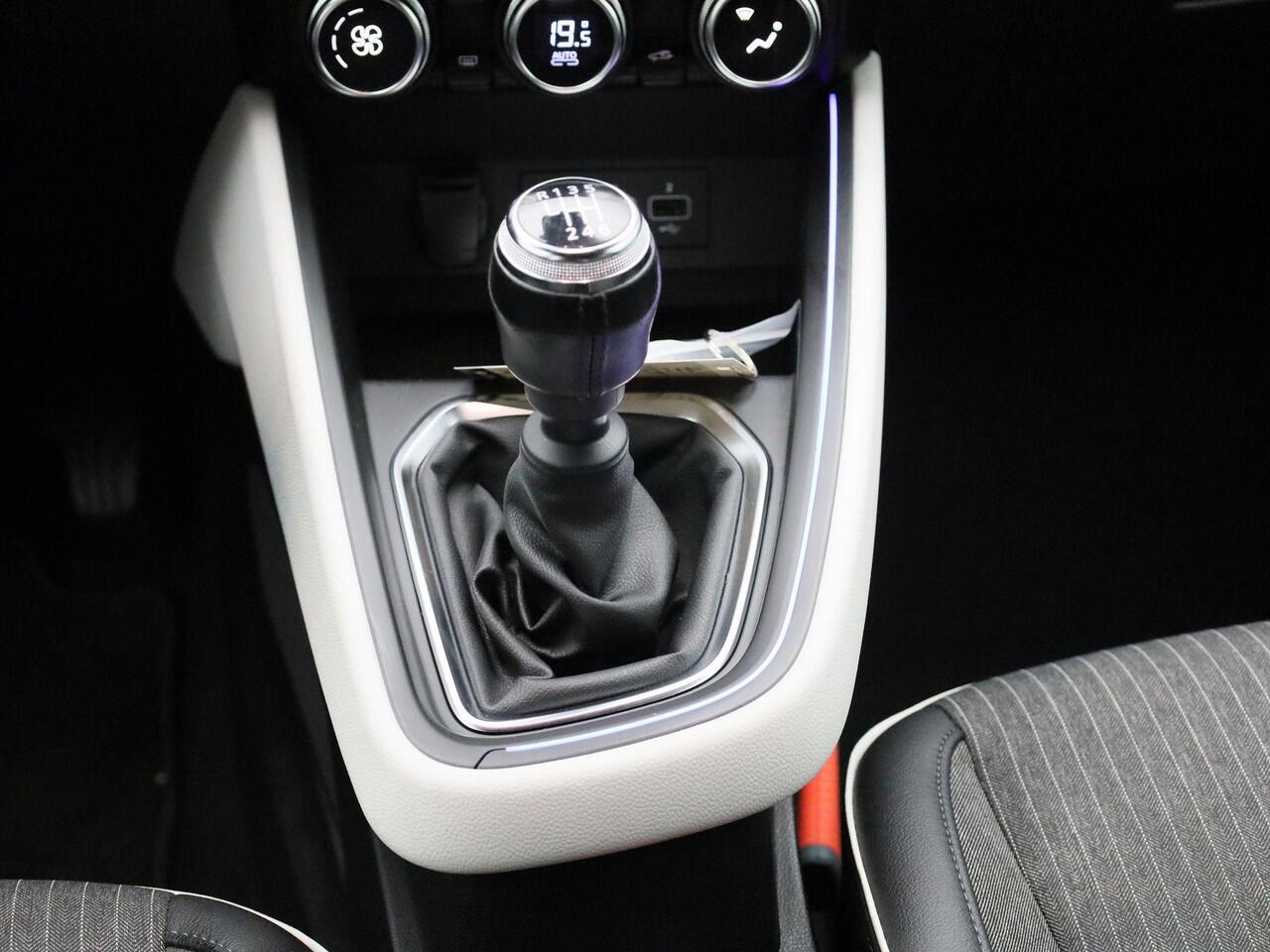 Renault CLIO 1.0 TCe Techno 90PK | Navigatie | Achteruitrijcamera | Climate Control | Half-Leder | Apple CarPlay & Android Auto