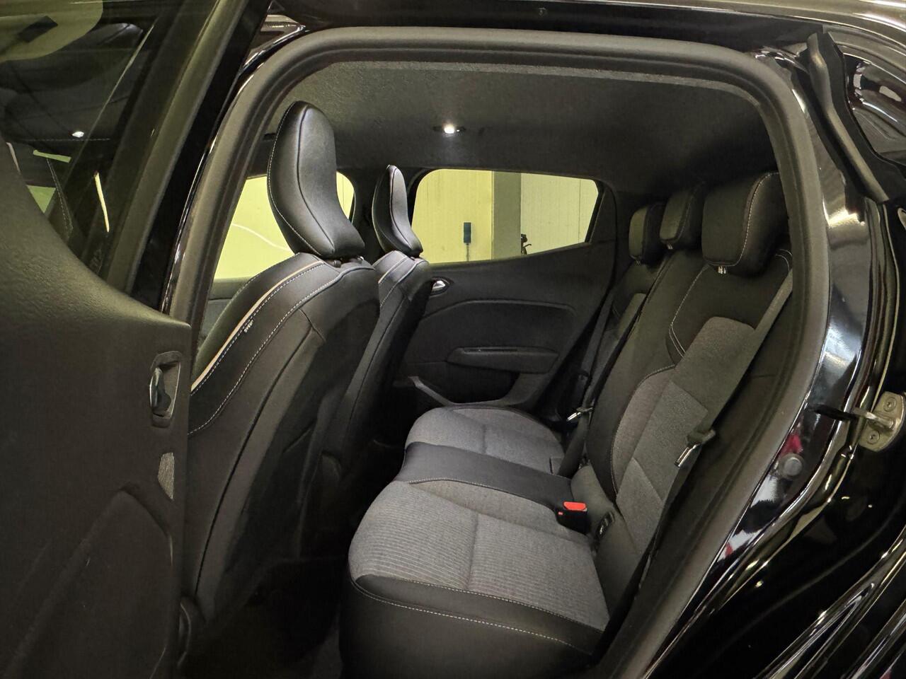 Renault CLIO 1.6 E-Tech Full Hybrid 145 Techno | 360º Camera | Navigatie | Climate Control |