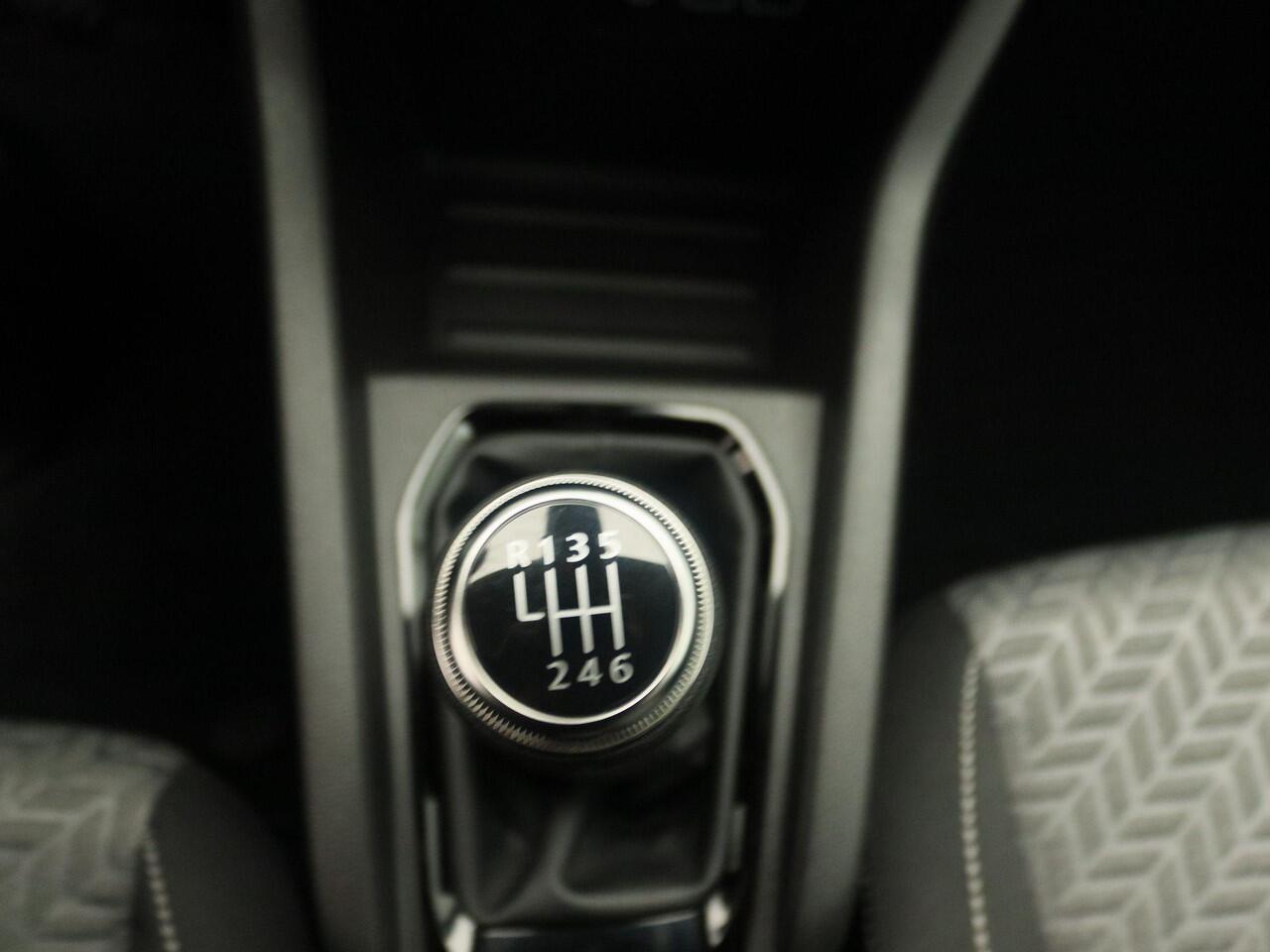 Renault CLIO TCe 90 Evolution | Easy Link multimedia met Apple CarPlay & Android Auto | Handbediende airco | Lichtmetalen wielen 16" 'Ediris' met zwarte inleg | Metaalkleur |