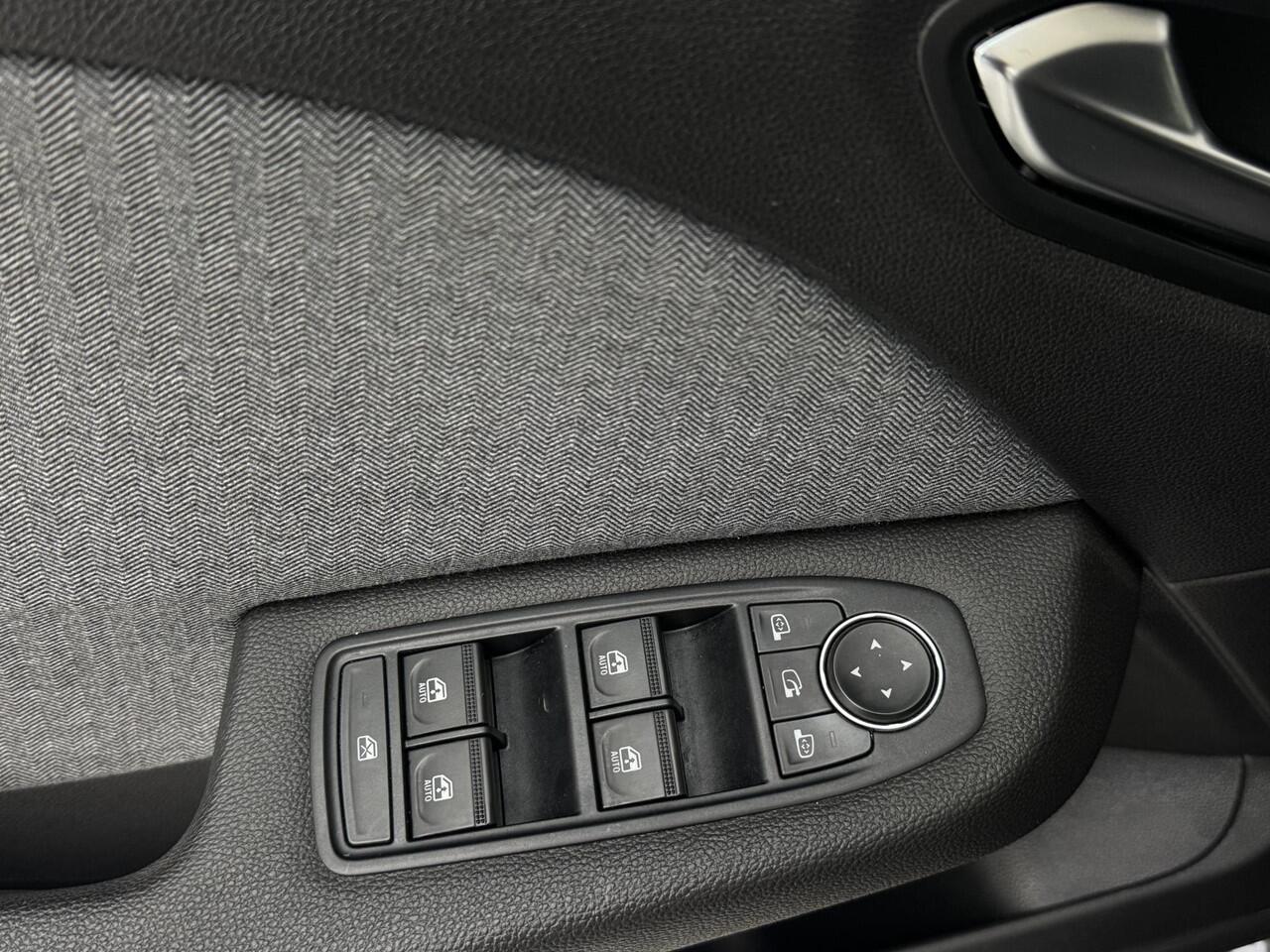 Renault CLIO 1.0 TCe 90 GPF techno | Navigatie | 360 Camera | Cruise control | Lichtmetalen velgen 16" |