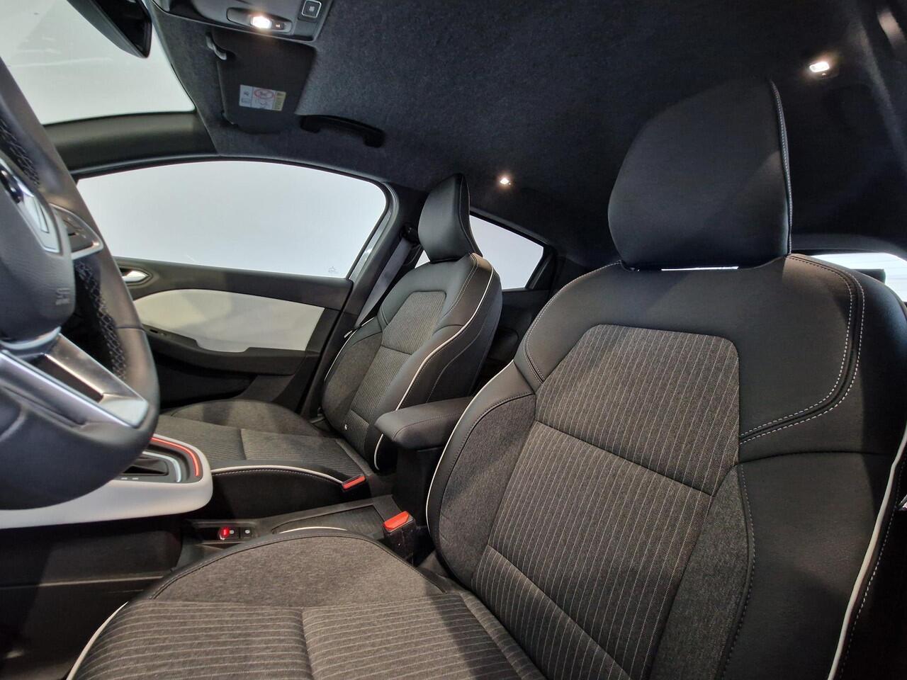 Renault CLIO 1.6 E-Tech Hybrid 145 Techno NAVIGATIE | ACHTERUITRIJCAMERA | PARKEERSENSOREN VOOR & ACHTER | CLIMATE CONTROL |