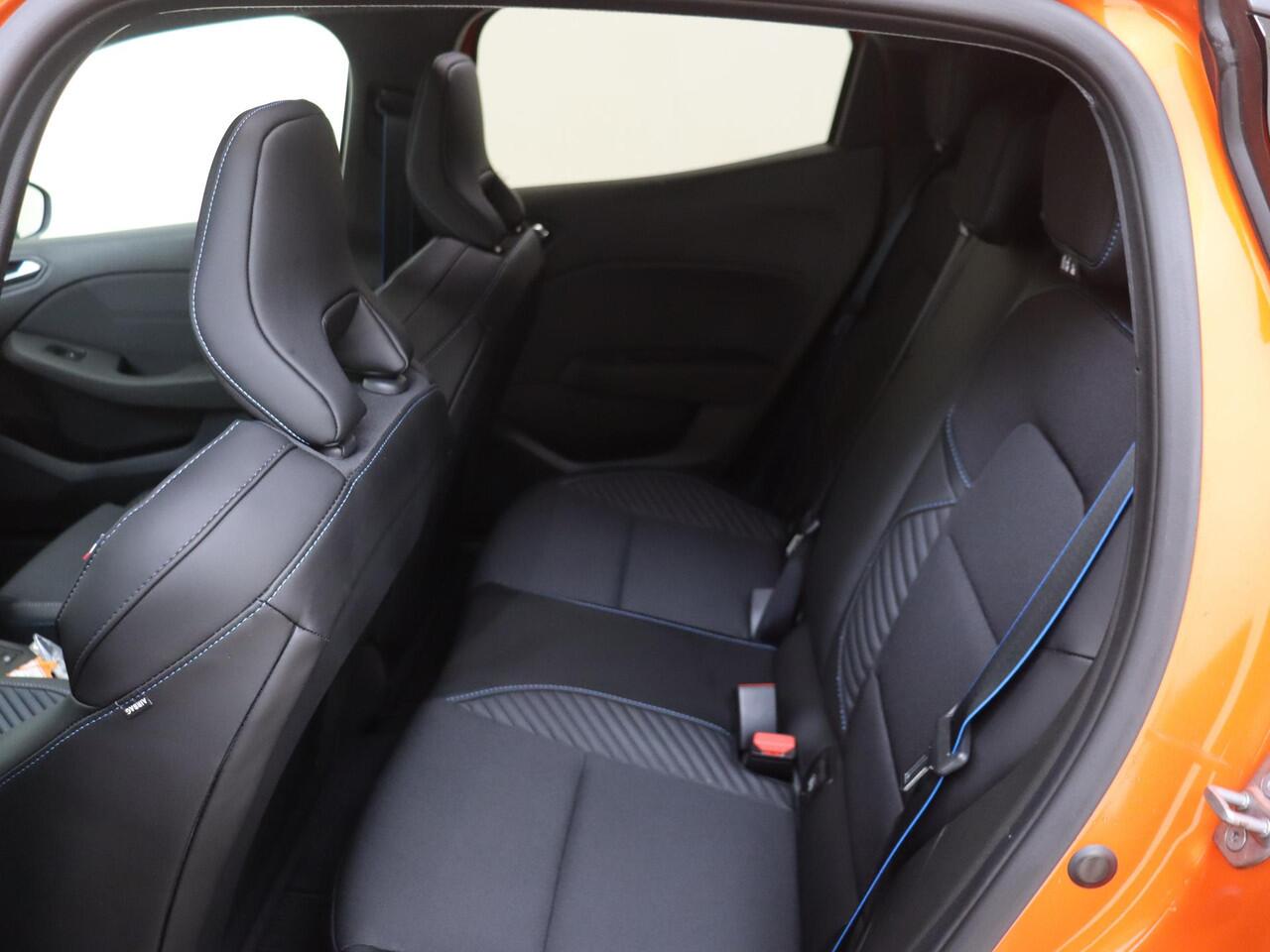 Renault CLIO 1.6 E-Tech Full Hybrid 145 esprit Alpine | BOSE Audio / 360 Camera / Pack Winter / Navi / Airco