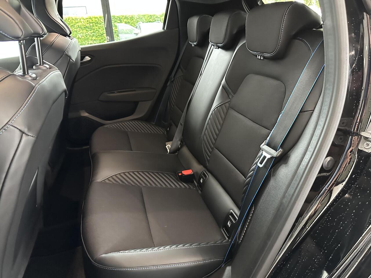 Renault CLIO 1.6 E-Tech Full Hybrid 145 esprit Alpine | 360° CAMERA | PARKEERSENSOREN VOOR&ACHTER | NAVIGATIE | DIRECT LEVERBAAR! |