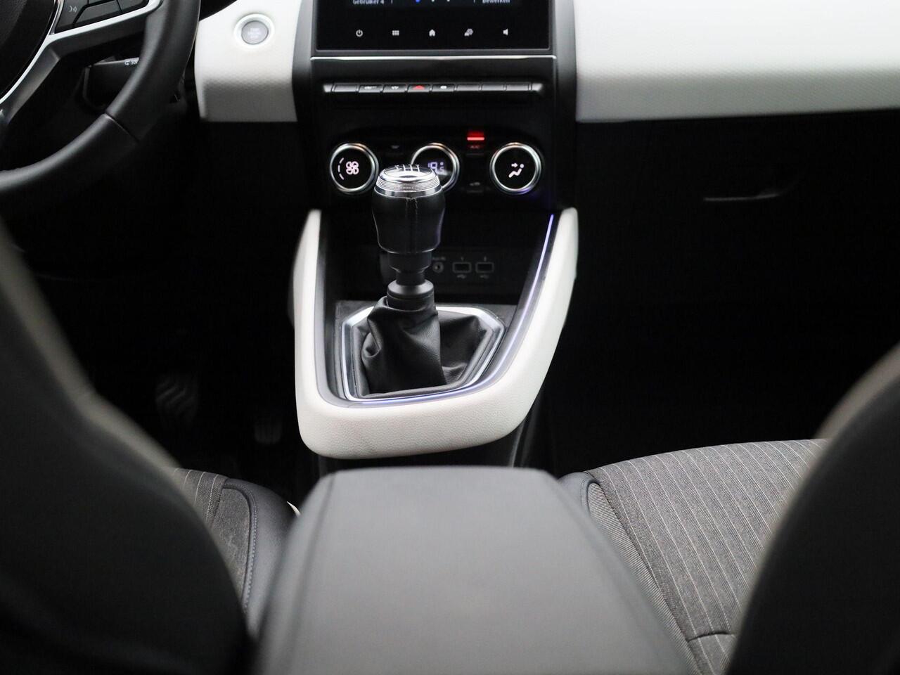 Renault CLIO 1.0 TCe Techno 90PK | Navigatie | Achteruitrijcamera | Climate Control | Half-Leder | Apple CarPlay & Android Auto