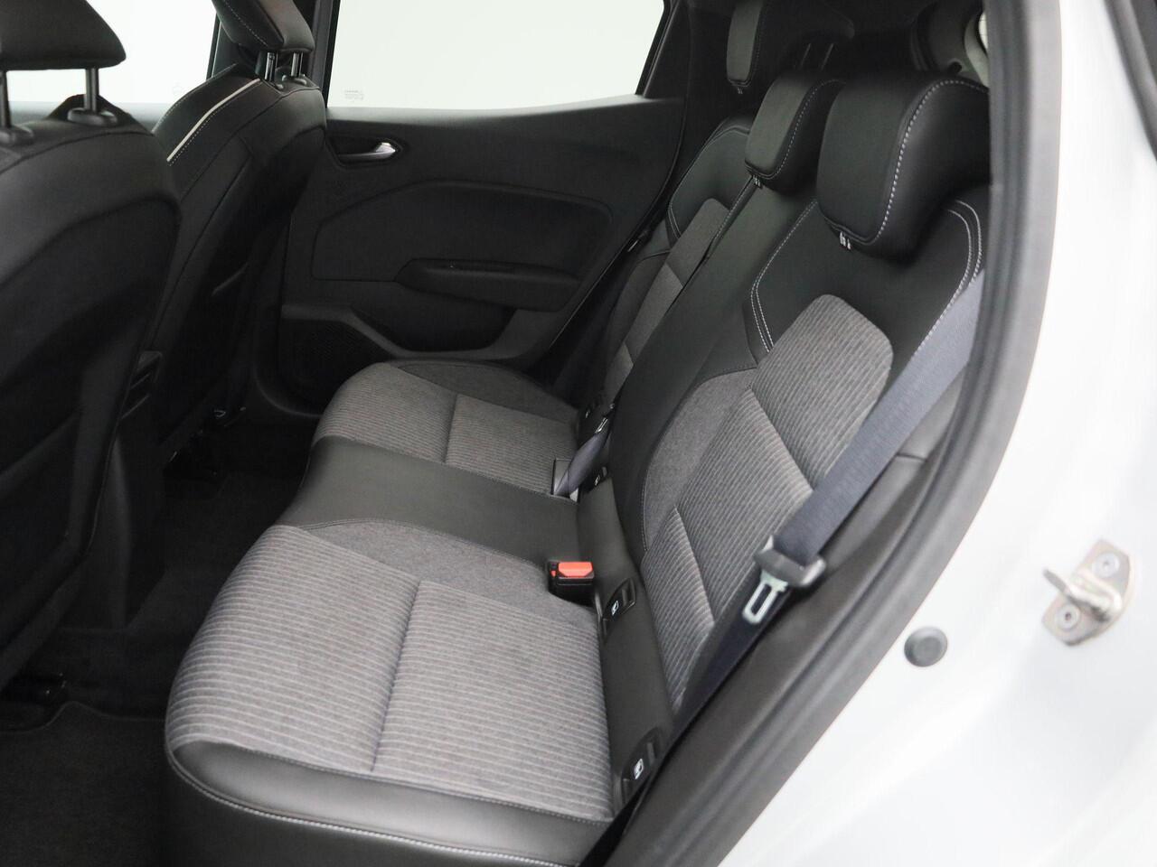 Renault CLIO 1.0 TCe 90PK Techno | Apple & Android Carplay | Navigatie | Climate Control | Parkeersensoren Achter | Achteruitrijcamera | Keyless Entry | Cruise Control & Snelheidsbegrenzer