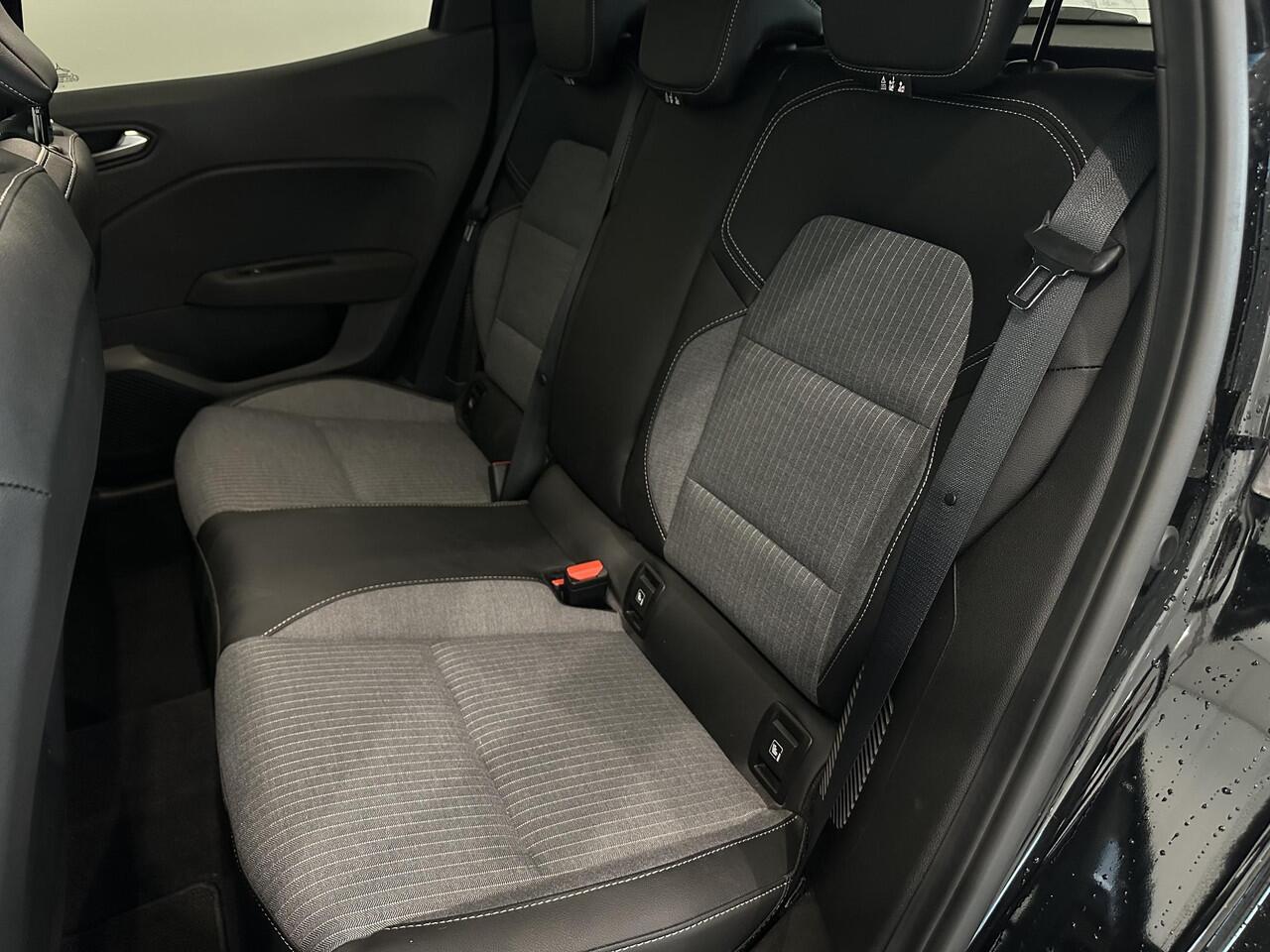 Renault CLIO 1.6 E-Tech Full Hybrid 145 Techno | Navigatie 9,3" | 360° camera | All season banden | Climate Control | Cruise Control | Apple Carplay/Android Auto