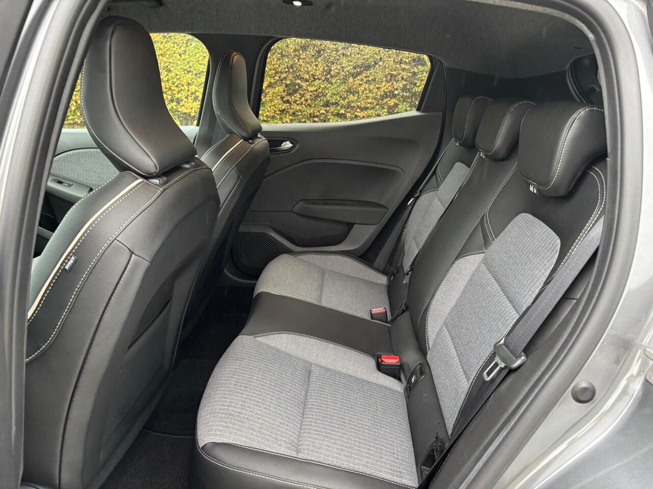 Renault CLIO 1.6 E-Tech Full Hybrid 145 techno / Lage kilometerstand /