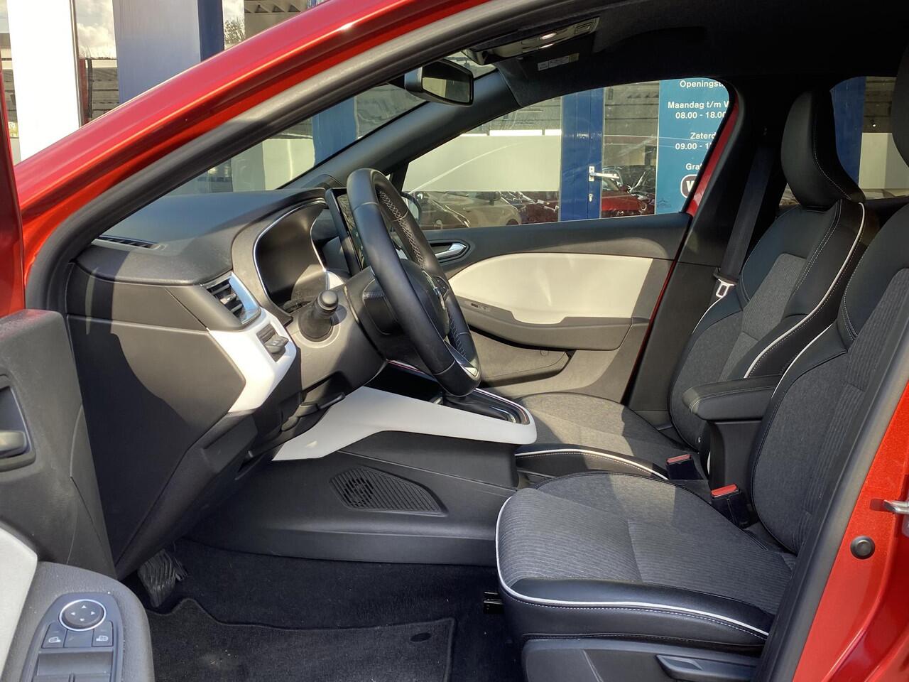 Renault CLIO 1.6 E-Tech Hybrid 145 Techno / Automaat / NL-Auto / 15.000 Km / Dealer-Onderhouden / Cruise-Control / Climate-Control / LED / Keyless / Apple-Carplay & Android-Auto / Sfeerverlichting / DAB Radio-Bluetooth / Navi / PDC V+A met Camera / 16'' LMV / All-Seas